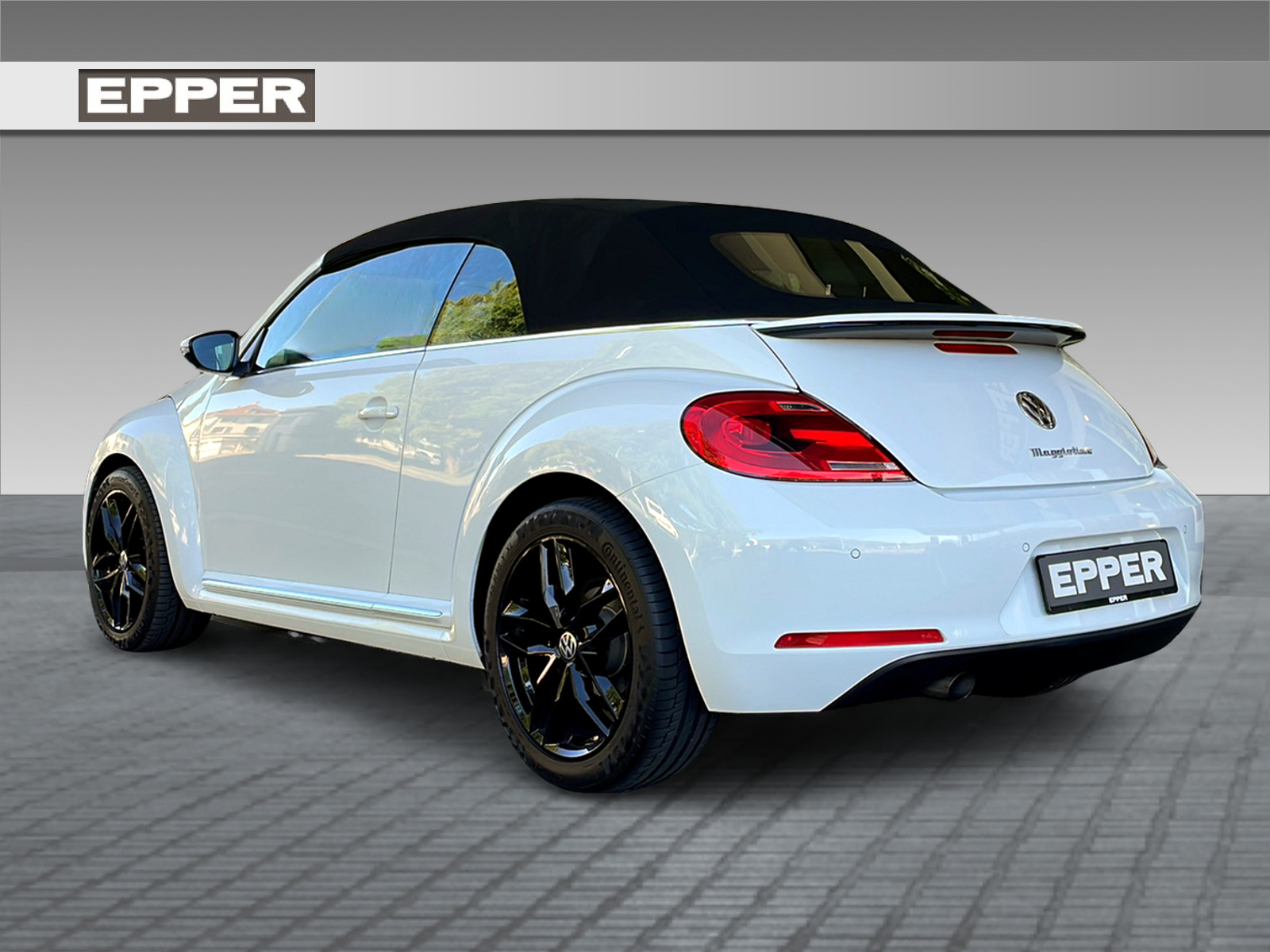 VW Beetle Cabriolet 1.2 TSI BlueMT Design DSG-image-2