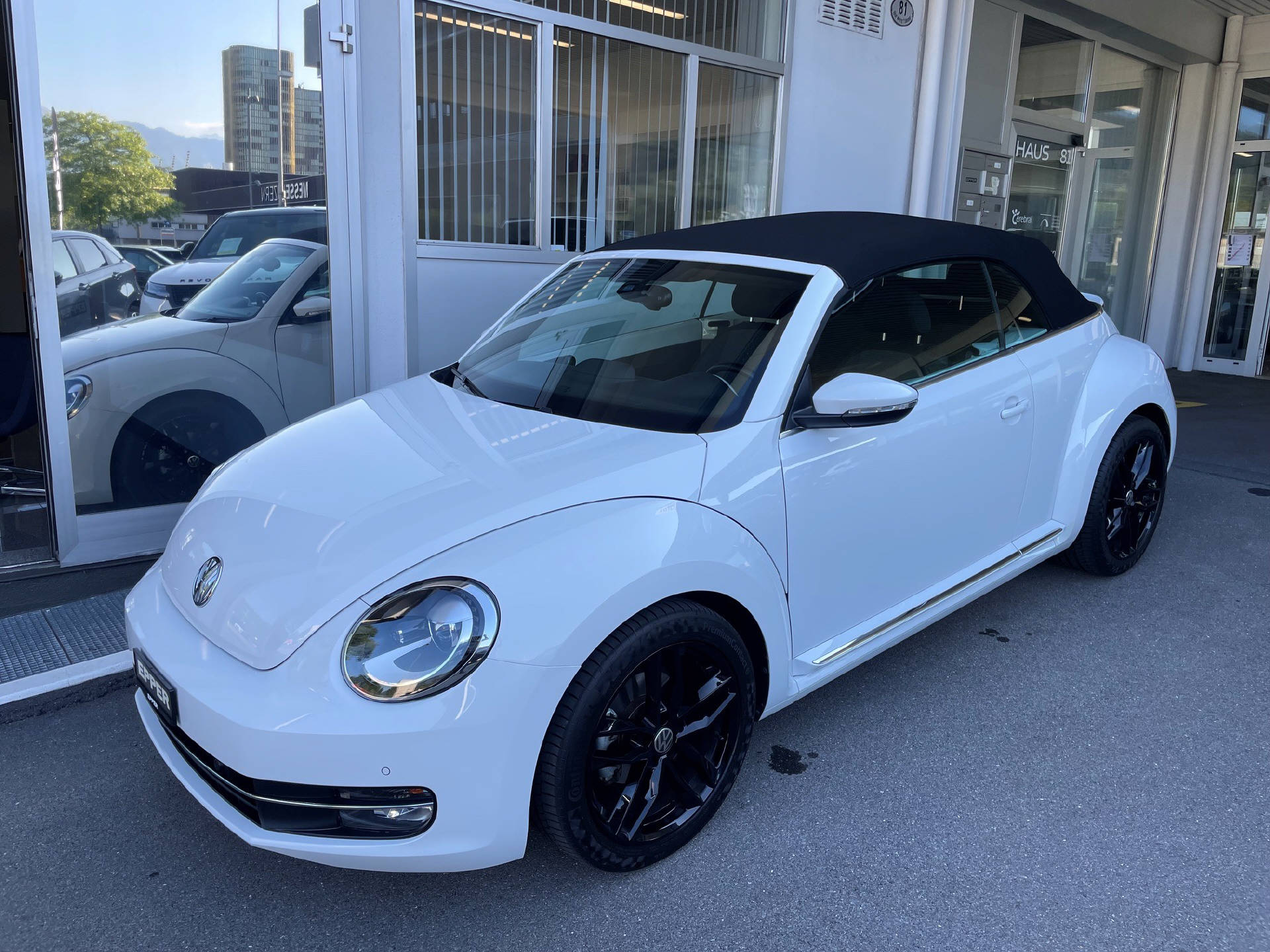 VW Beetle Cabriolet 1.2 TSI BlueMT Design DSG-image-19