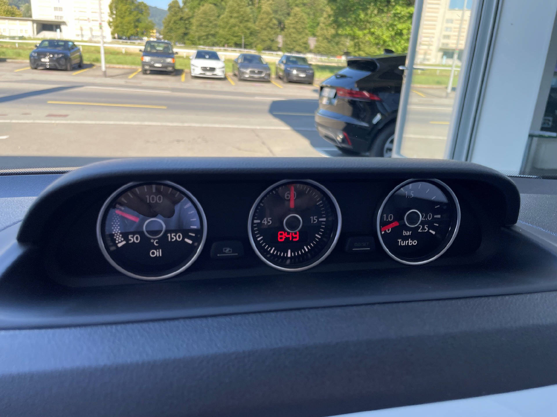 VW Beetle Cabriolet 1.2 TSI BlueMT Design DSG-image-8