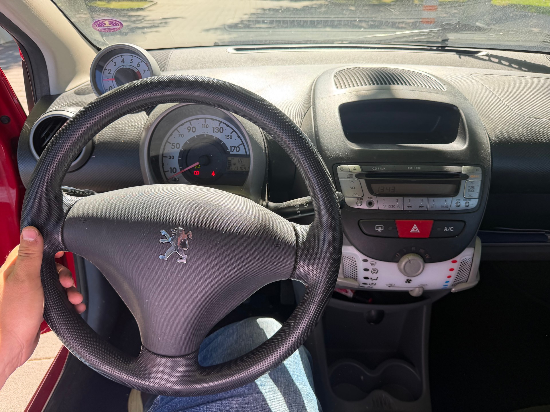 PEUGEOT 107 1.0 Swiss Edition BMP5-image-5