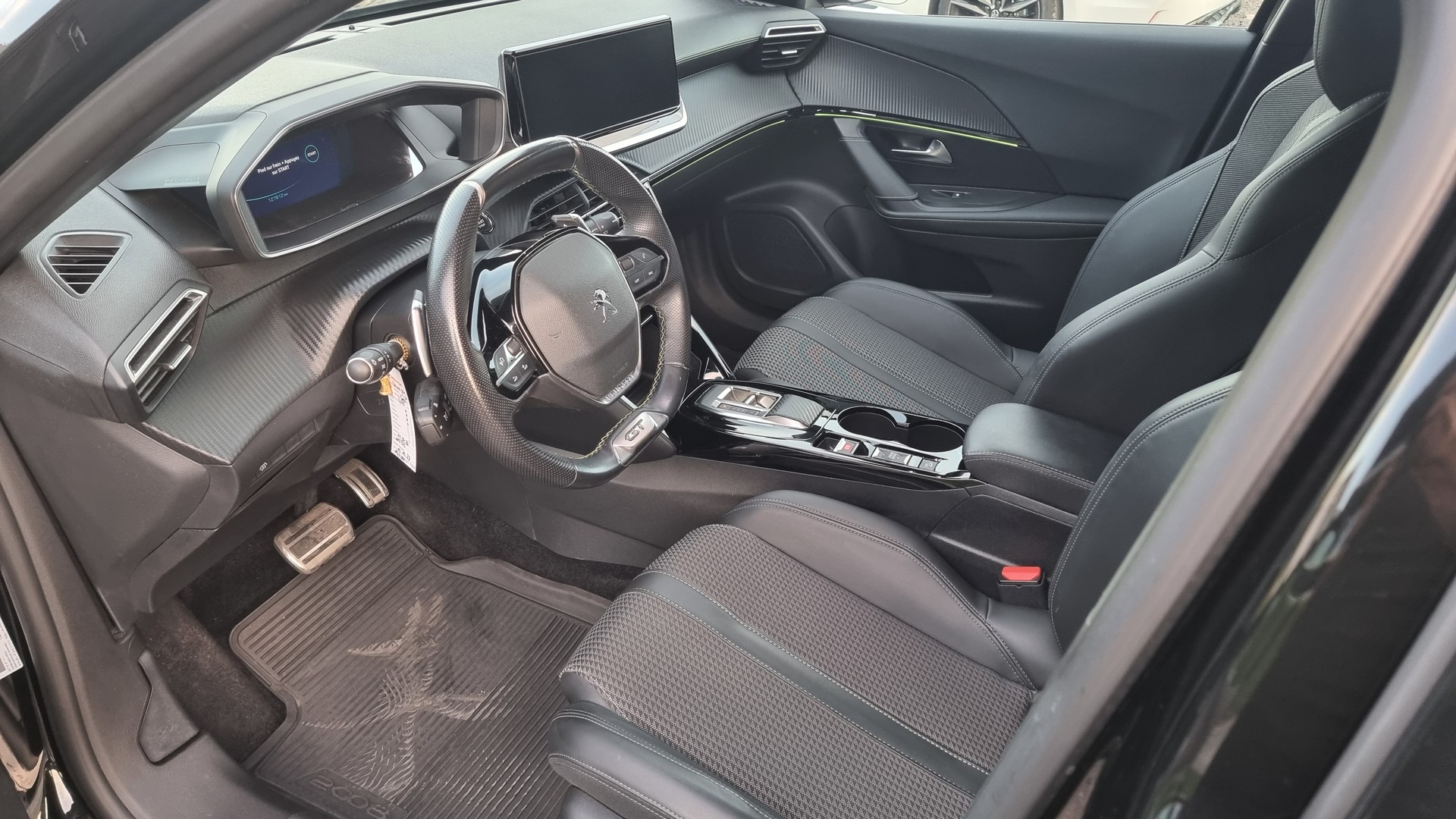 PEUGEOT 2008 1.5 BlueHDi Allure Pack EAT8-image-10
