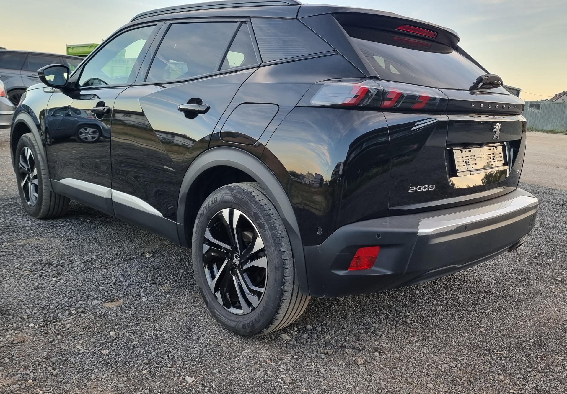 PEUGEOT 2008 1.5 BlueHDi Allure Pack EAT8-image-4