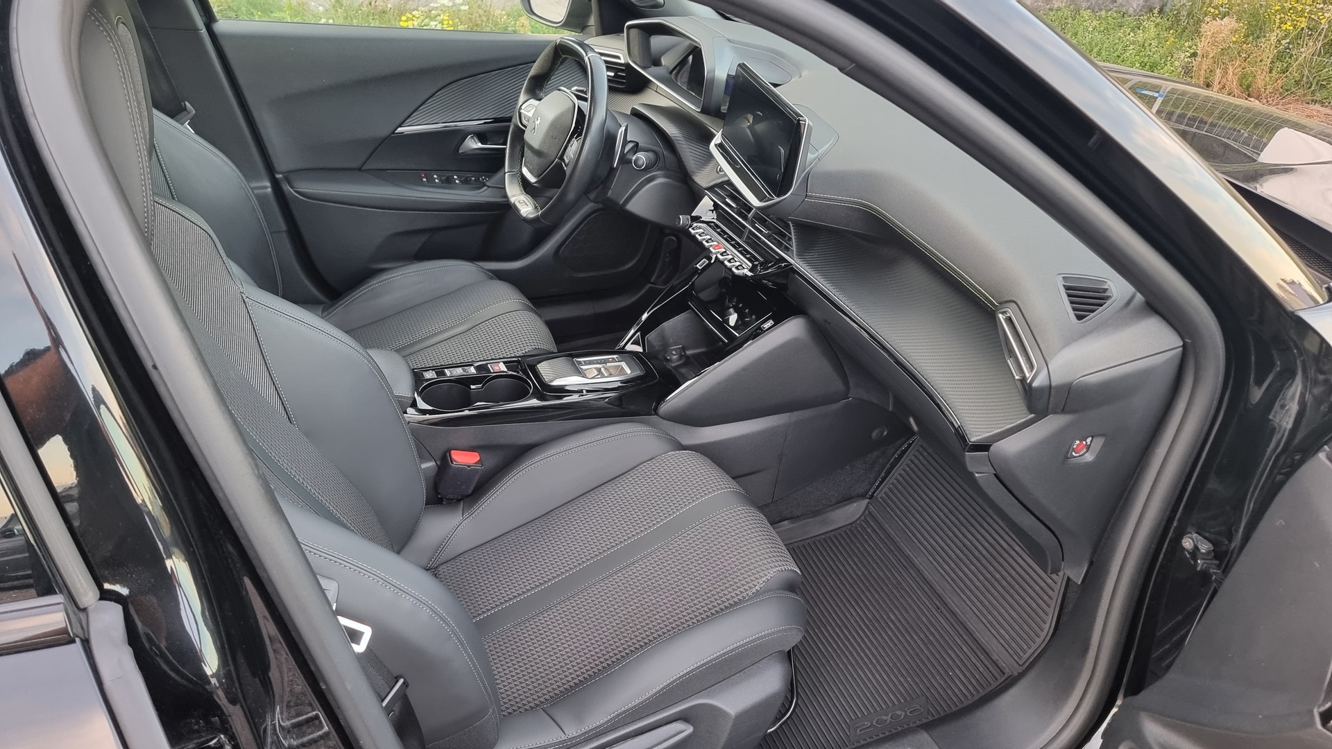 PEUGEOT 2008 1.5 BlueHDi Allure Pack EAT8-image-9