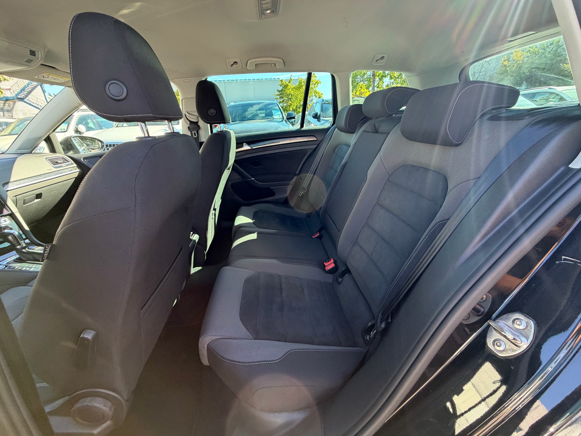 VW Golf Variant 2.0 TDI Highline 4Motion DSG-image-9