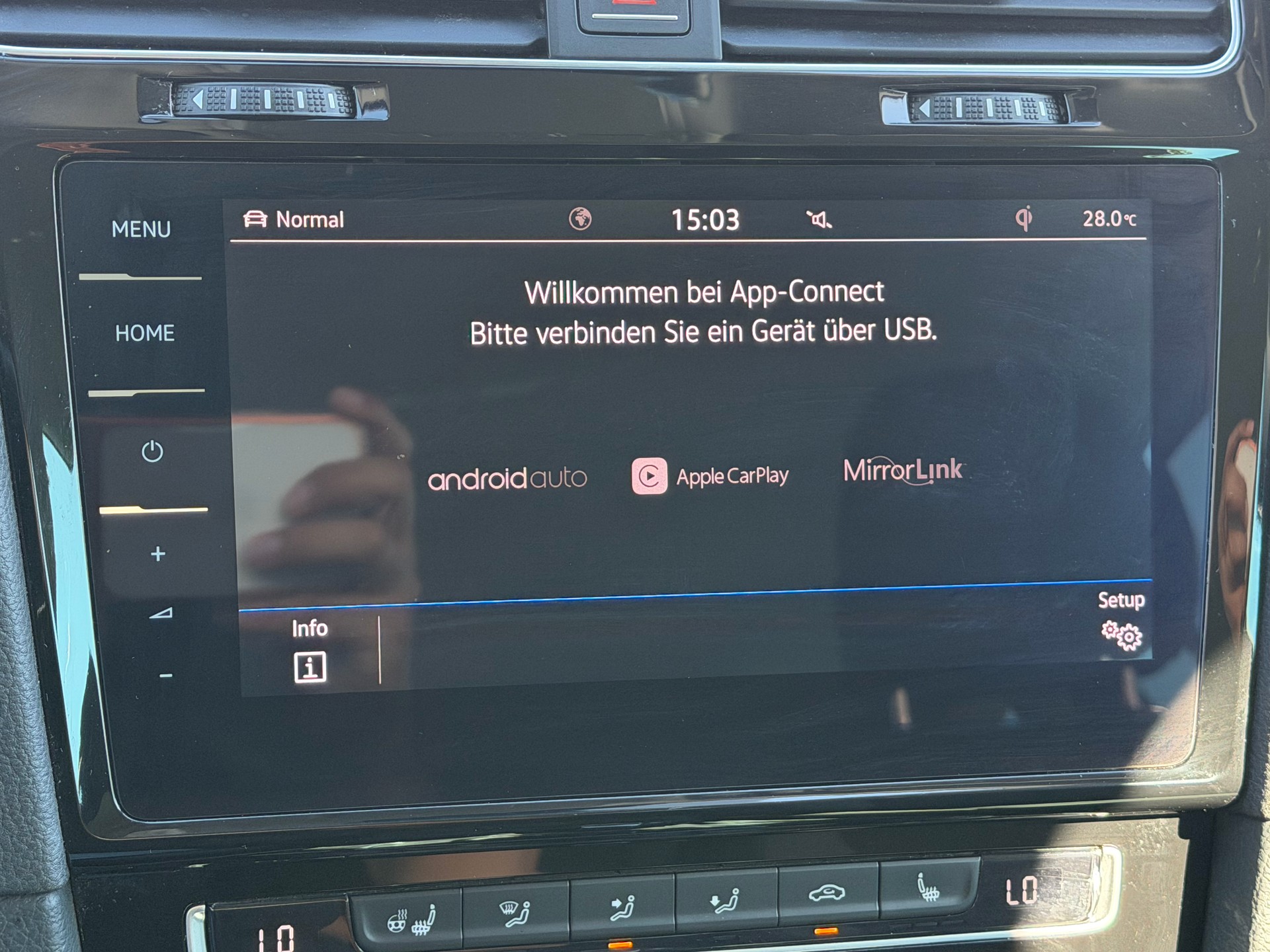 VW Golf Variant 2.0 TDI Highline 4Motion DSG-image-21