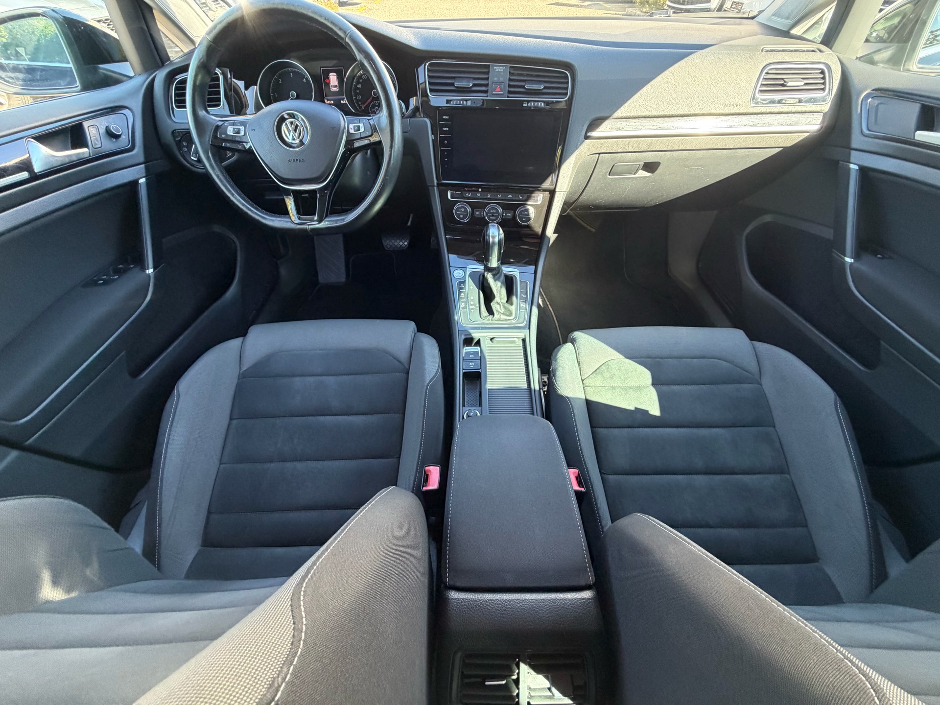 VW Golf Variant 2.0 TDI Highline 4Motion DSG-image-10