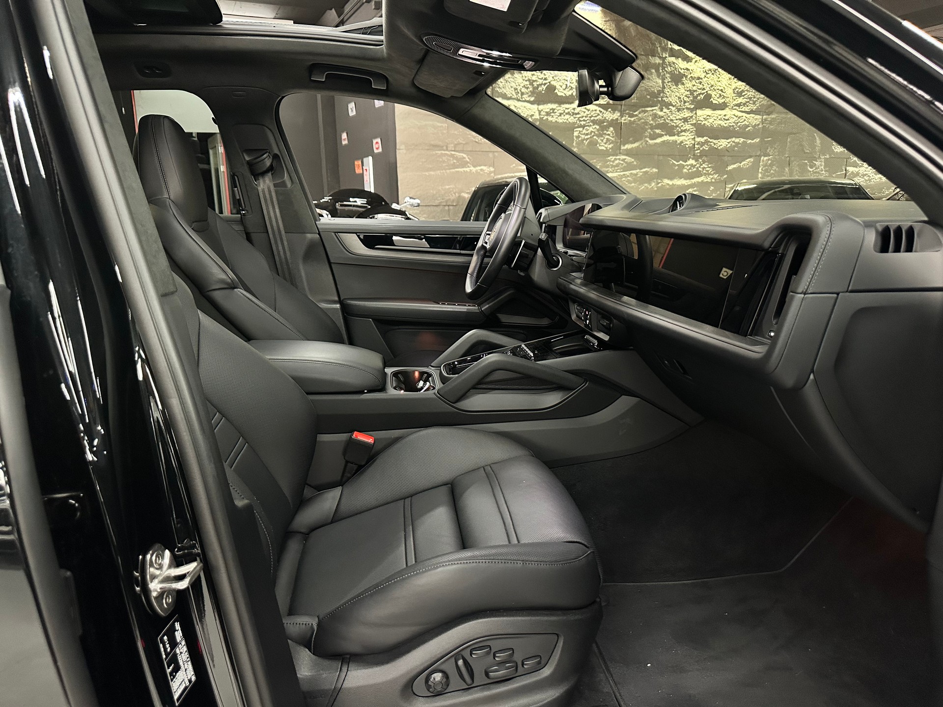 PORSCHE Cayenne GTS Tiptronic-image-11