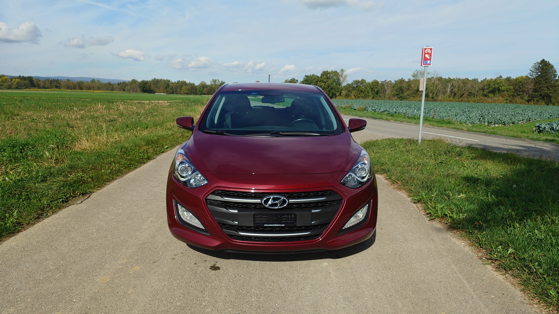 HYUNDAI i30 1.6 GDI Amplia-image-8