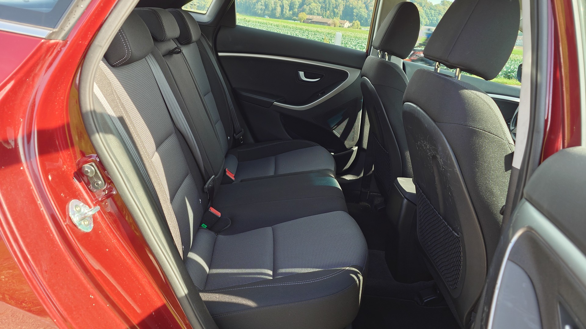 HYUNDAI i30 1.6 GDI Amplia-image-13