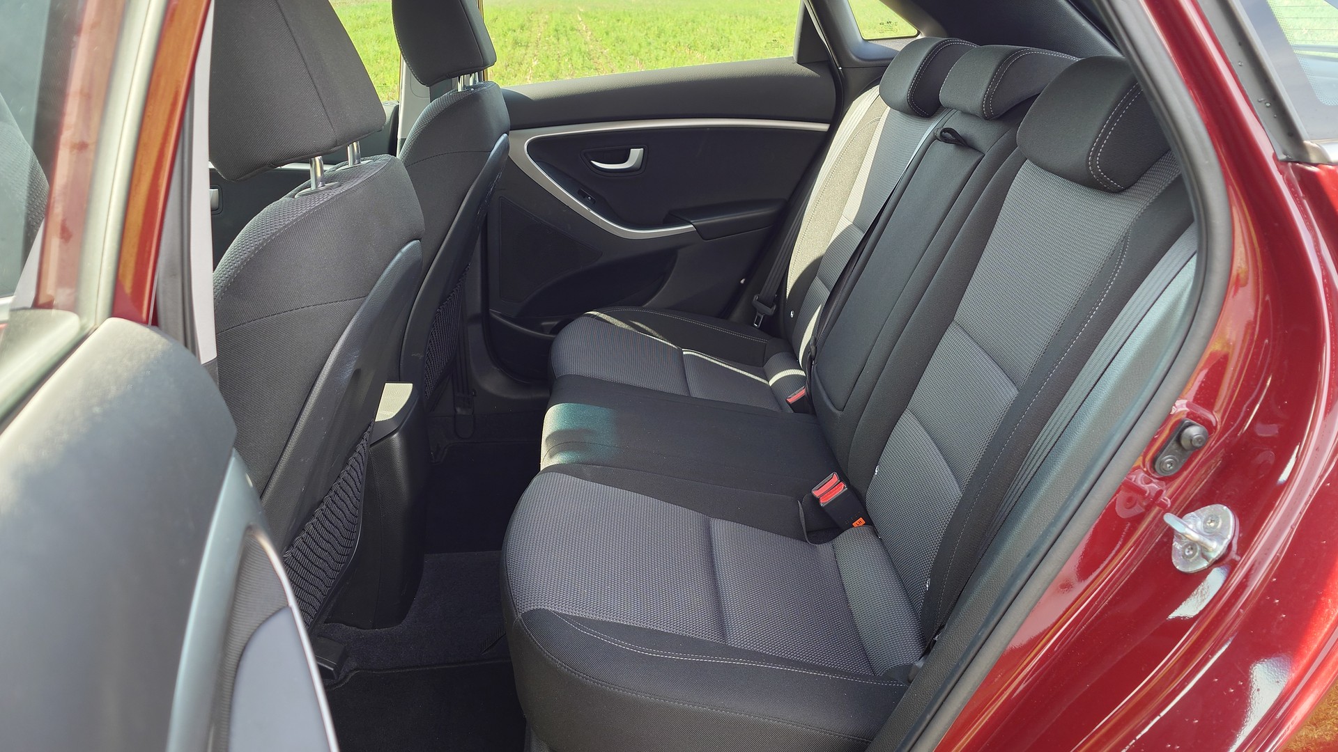 HYUNDAI i30 1.6 GDI Amplia-image-12