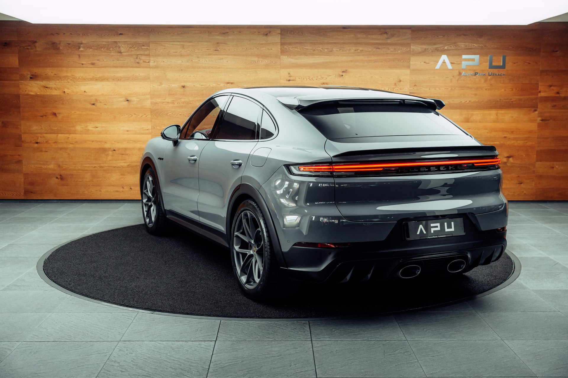 PORSCHE Cayenne Turbo E-Hybrid mit GT-Paket Arktikgrau-image-2