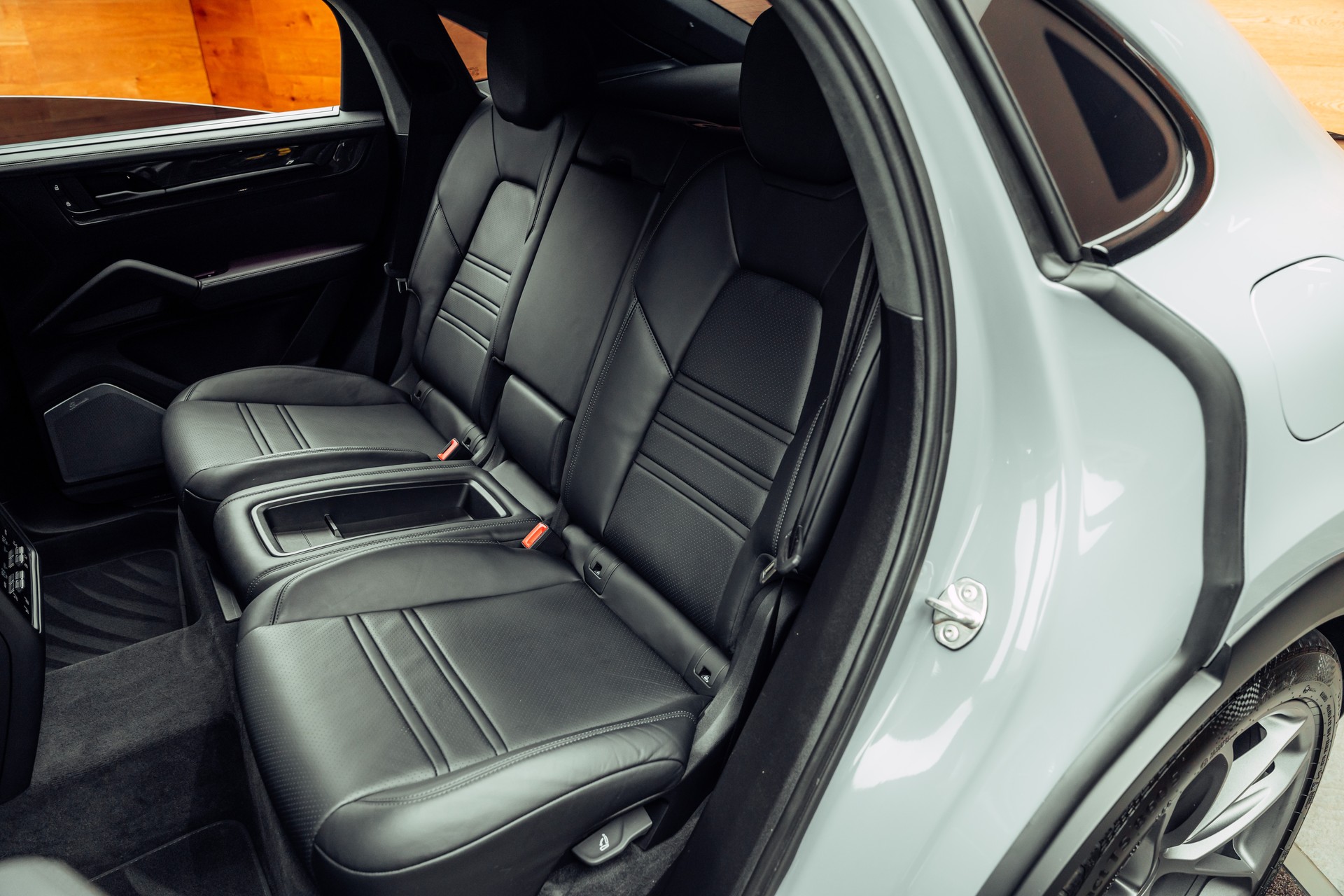 PORSCHE Cayenne Turbo E-Hybrid mit GT-Paket Arktikgrau-image-7