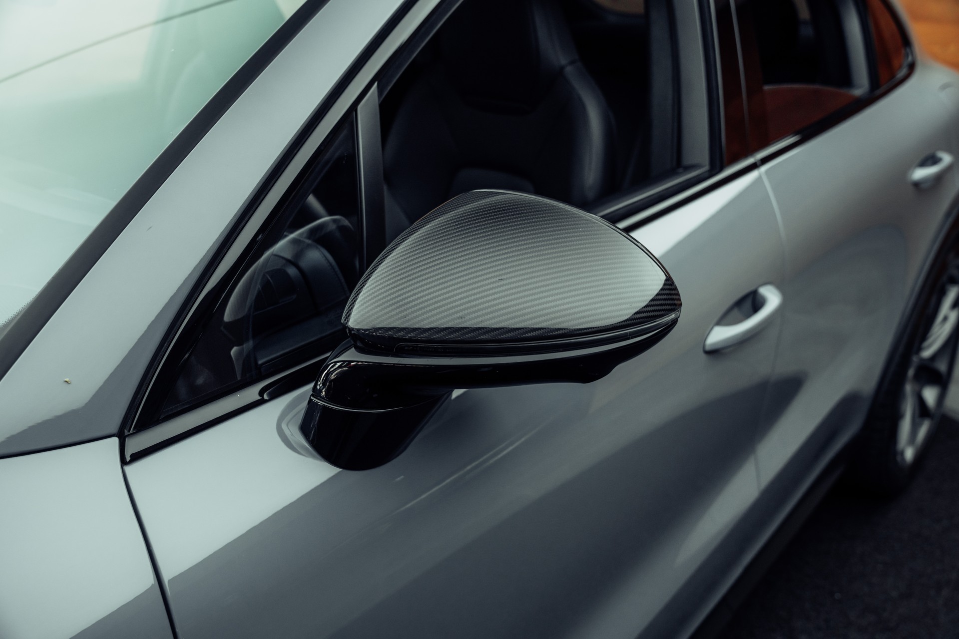 PORSCHE Cayenne Turbo E-Hybrid mit GT-Paket Arktikgrau-image-16
