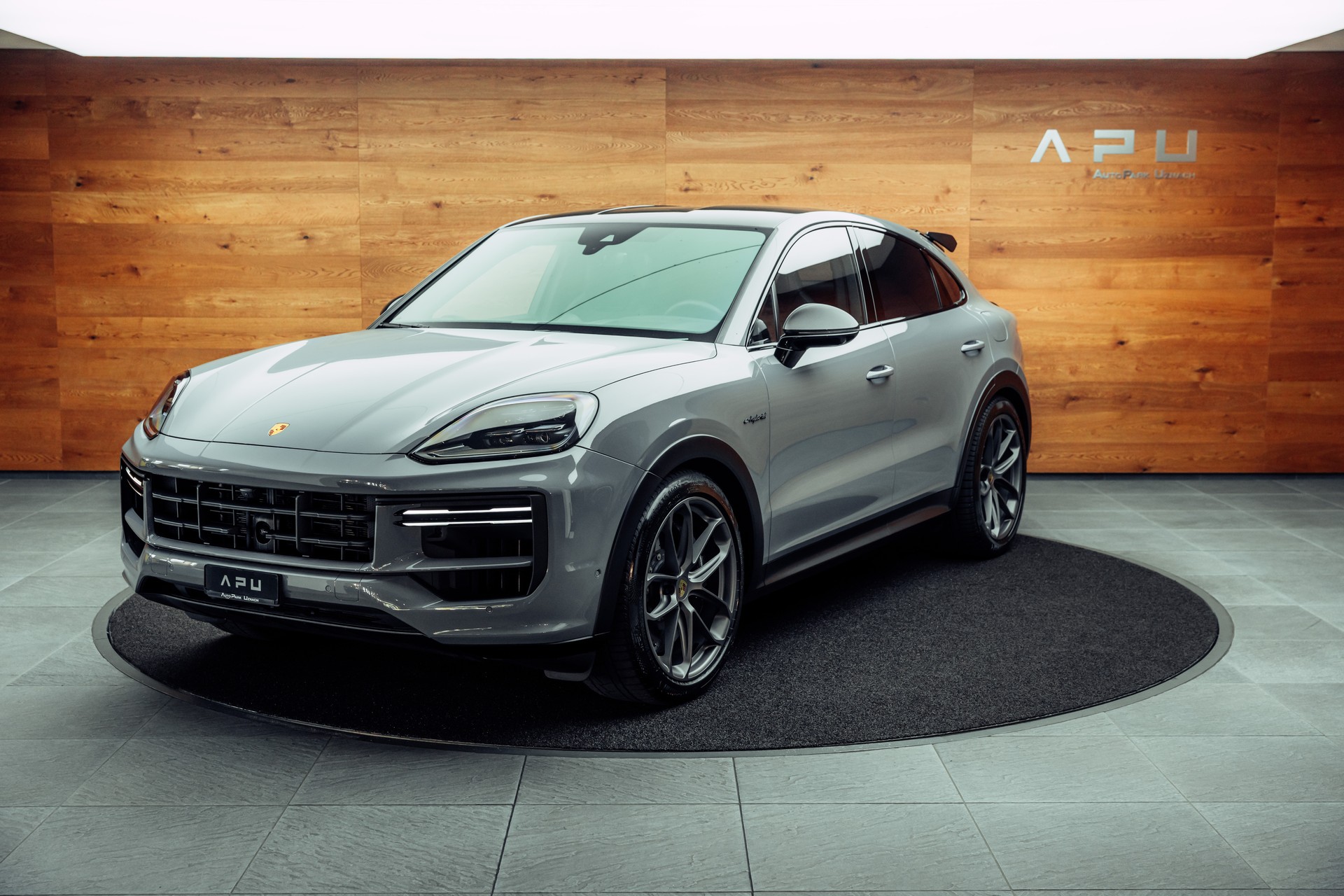 PORSCHE Cayenne Turbo E-Hybrid mit GT-Paket Arktikgrau-image-3