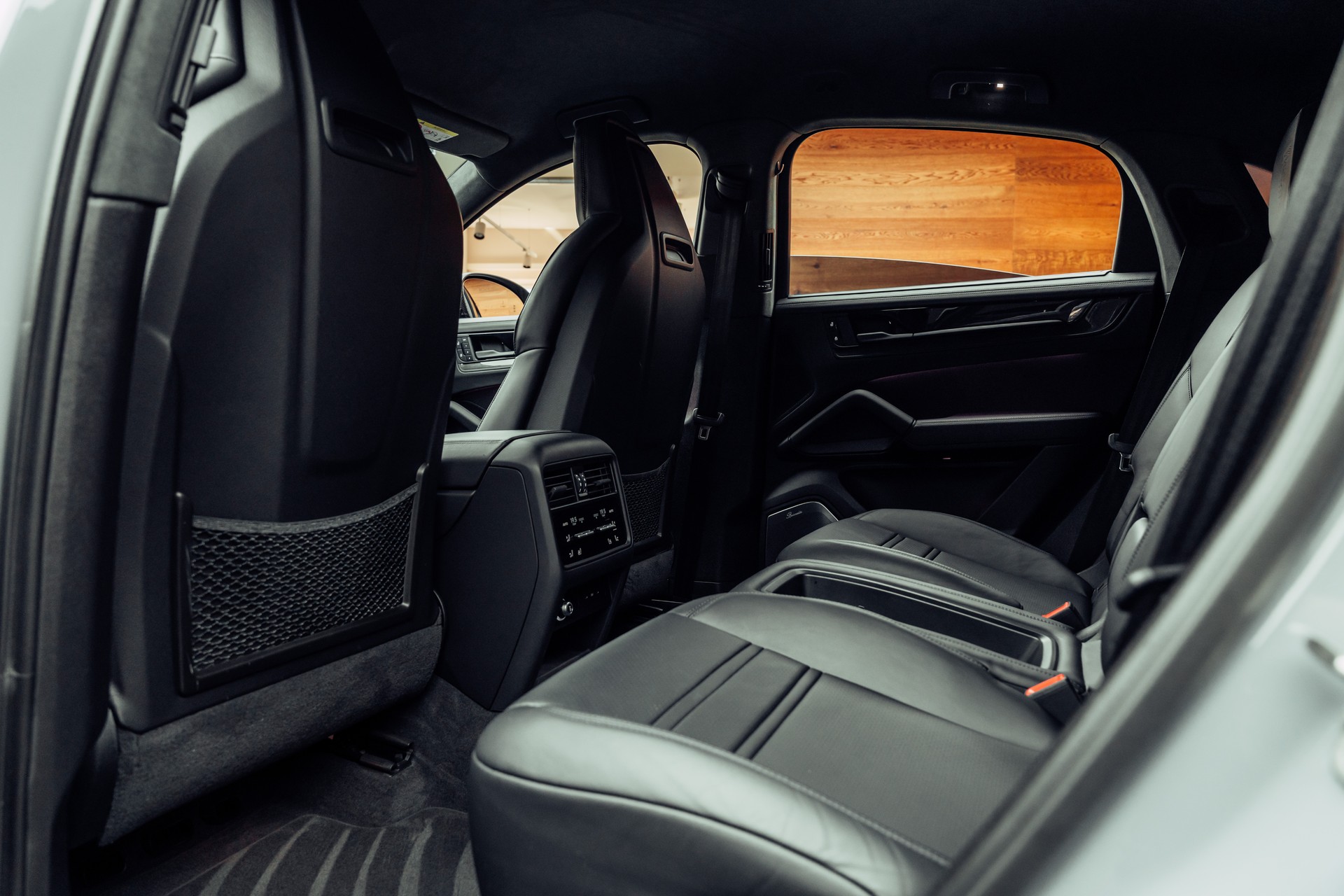 PORSCHE Cayenne Turbo E-Hybrid mit GT-Paket Arktikgrau-image-8