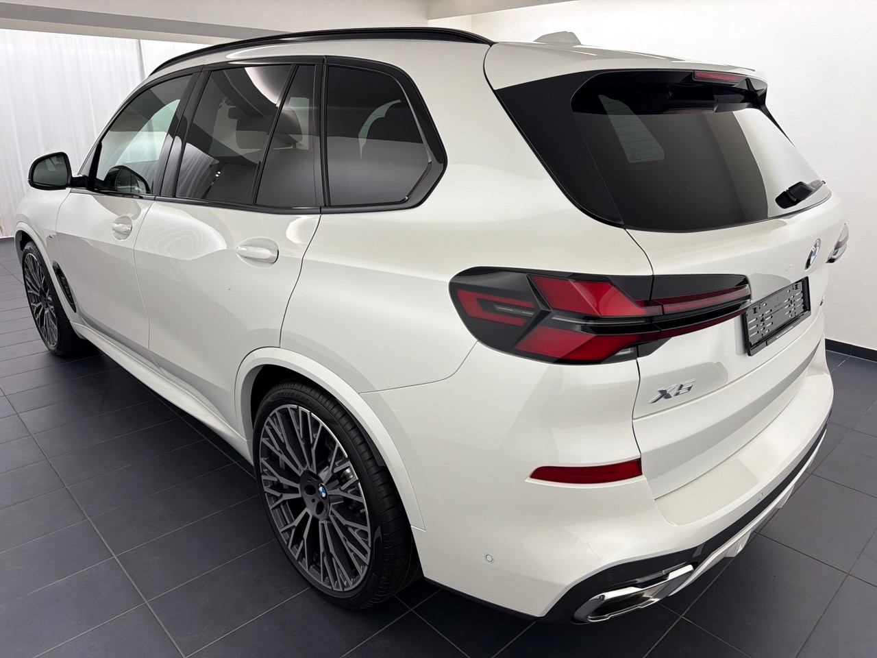 BMW X5 xDr 48V 30d M Sport-image-1