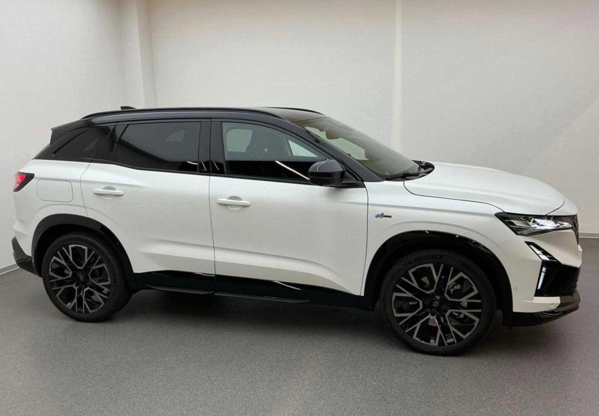RENAULT Austral 1.2 HEV 200 esprit Alpine A-image-1