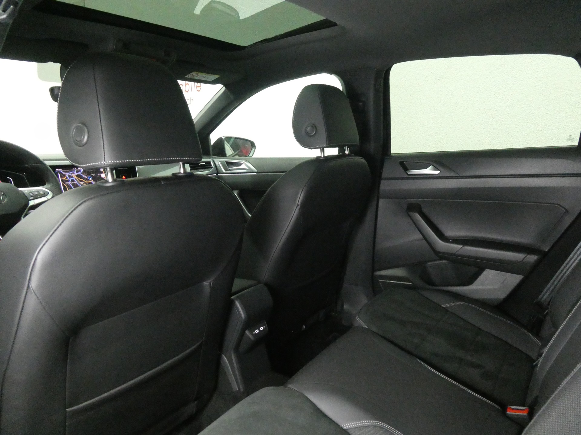 VW Polo 2.0 TSI GTI DSG - IQ Light - Panorama - Navi - Leder/Alcantara - Beats - Virtual Cockpit - Keyless - Kamera - 207 PS-image-10