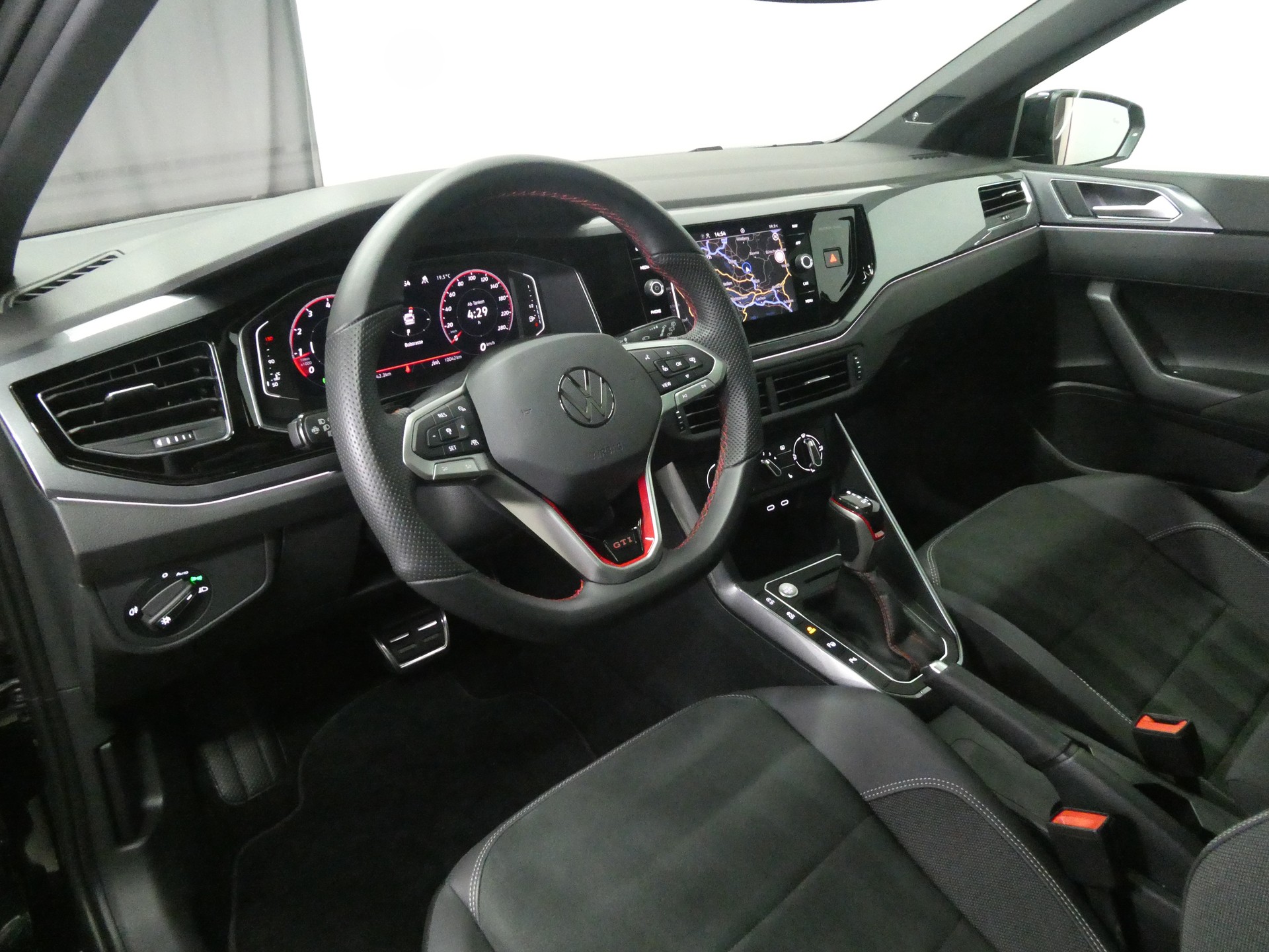 VW Polo 2.0 TSI GTI DSG - IQ Light - Panorama - Navi - Leder/Alcantara - Beats - Virtual Cockpit - Keyless - Kamera - 207 PS-image-8