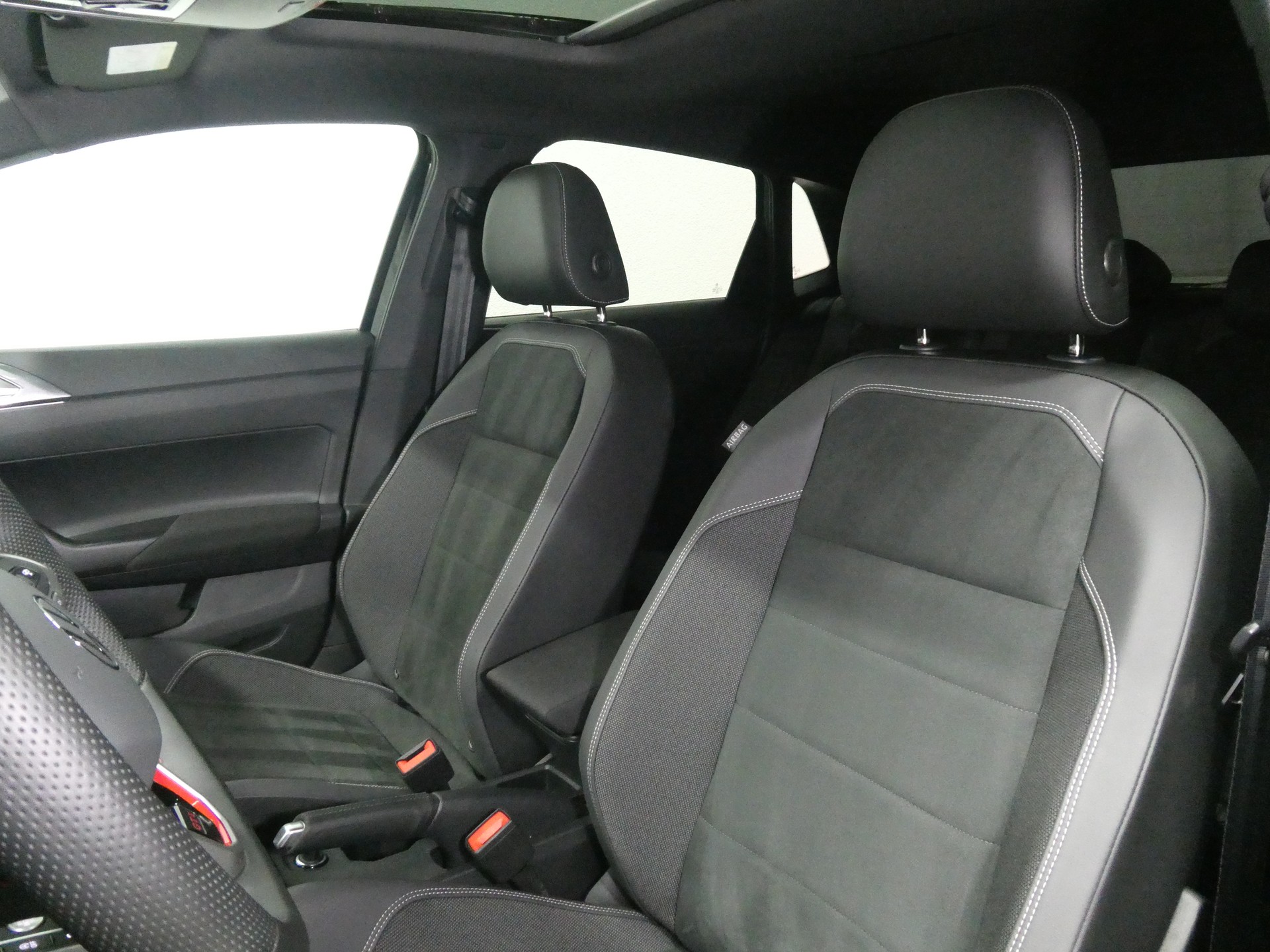 VW Polo 2.0 TSI GTI DSG - IQ Light - Panorama - Navi - Leder/Alcantara - Beats - Virtual Cockpit - Keyless - Kamera - 207 PS-image-9