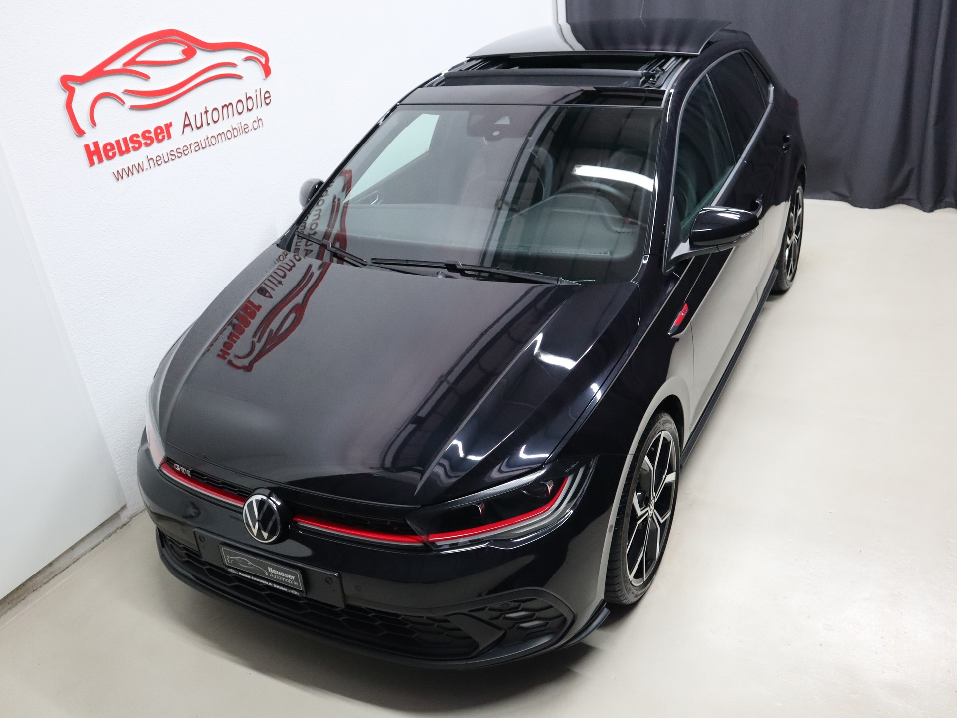 VW Polo 2.0 TSI GTI DSG - IQ Light - Panorama - Navi - Leder/Alcantara - Beats - Virtual Cockpit - Keyless - Kamera - 207 PS-image-2