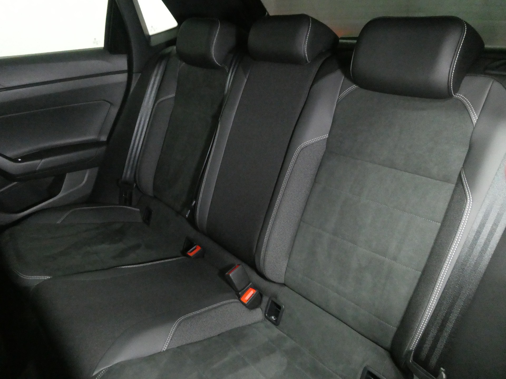 VW Polo 2.0 TSI GTI DSG - IQ Light - Panorama - Navi - Leder/Alcantara - Beats - Virtual Cockpit - Keyless - Kamera - 207 PS-image-11