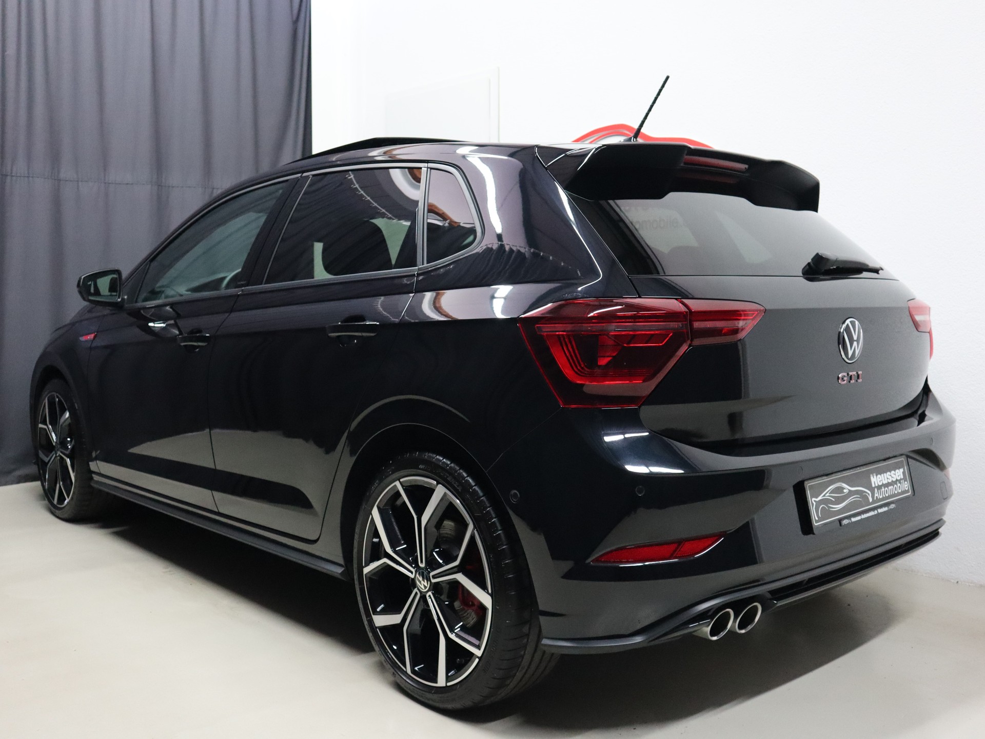 VW Polo 2.0 TSI GTI DSG - IQ Light - Panorama - Navi - Leder/Alcantara - Beats - Virtual Cockpit - Keyless - Kamera - 207 PS-image-3