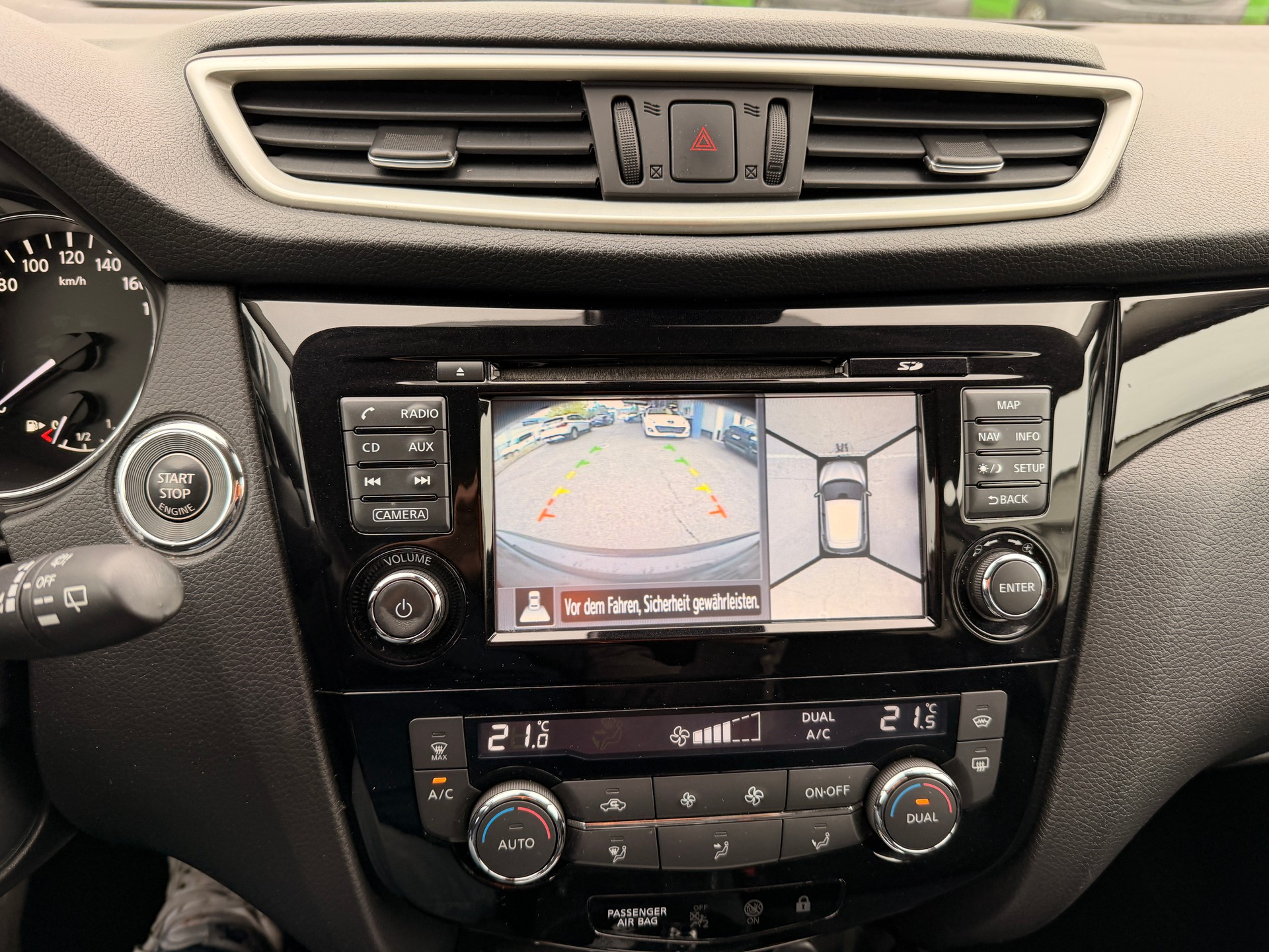 NISSAN Qashqai 1.2 DIG-T Swiss Edition Premium Xtronic-image-8