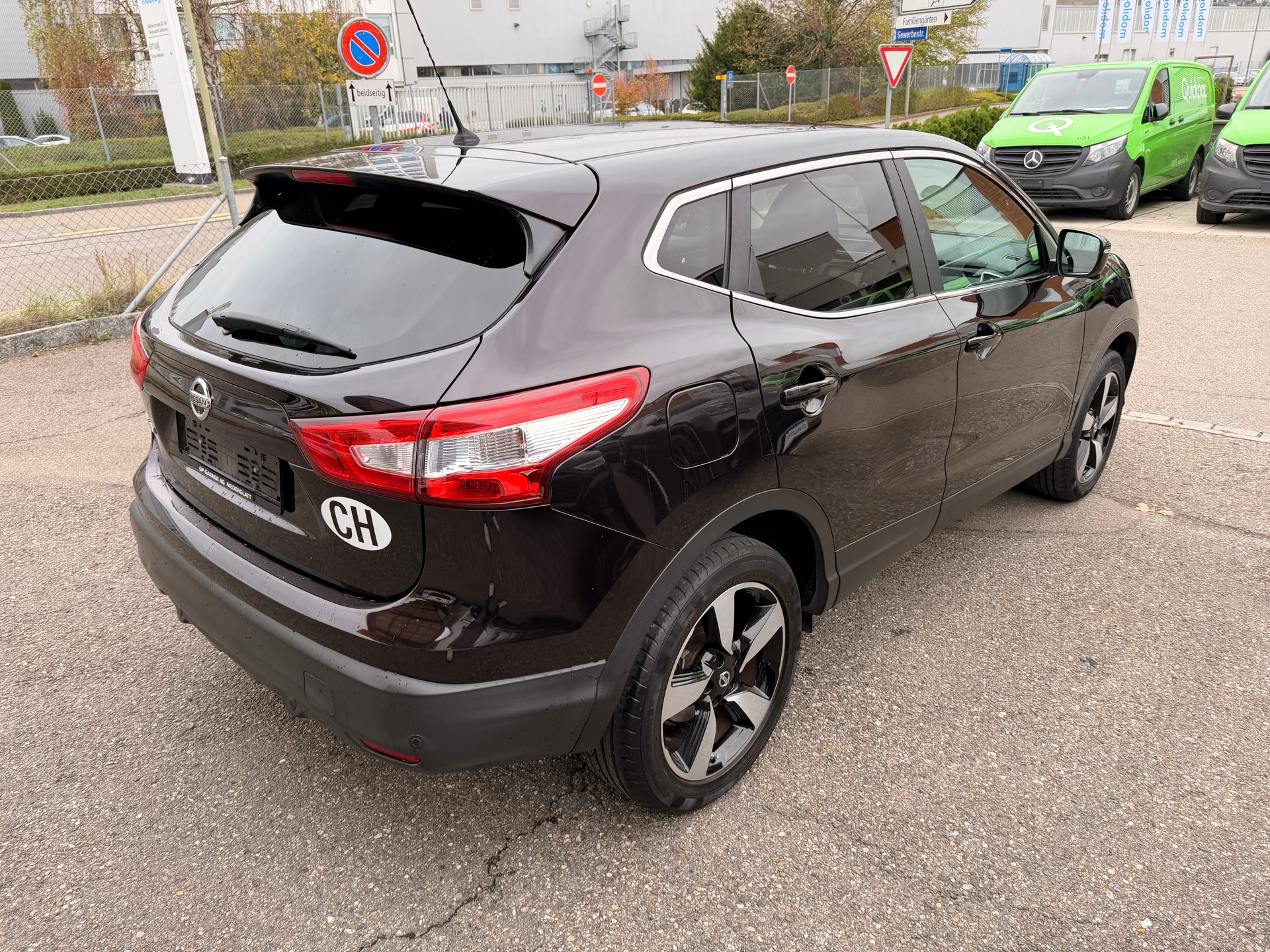 NISSAN Qashqai 1.2 DIG-T Swiss Edition Premium Xtronic-image-3
