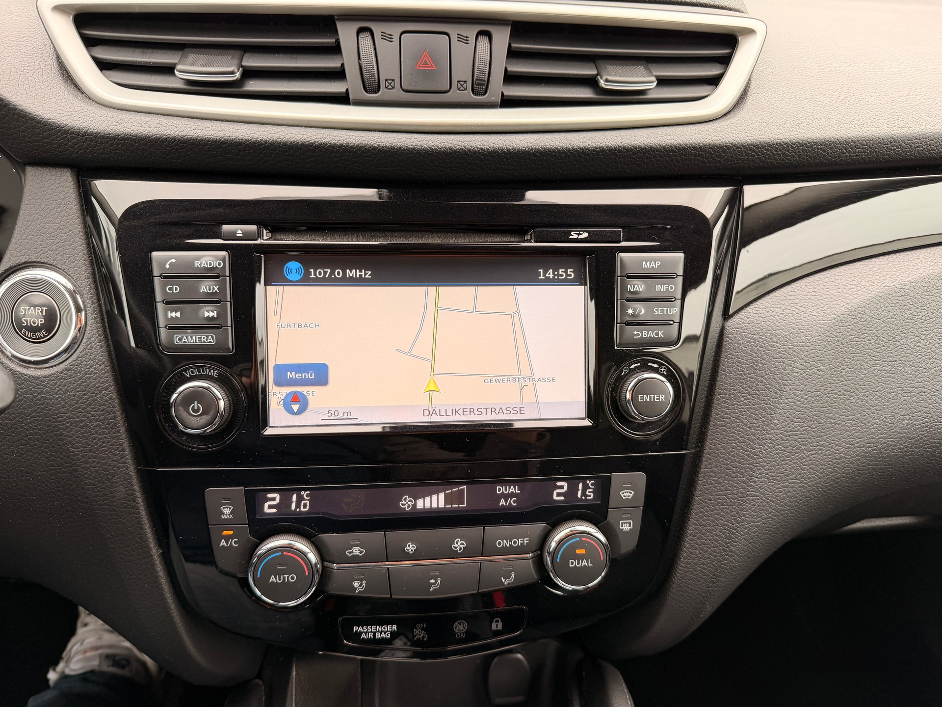 NISSAN Qashqai 1.2 DIG-T Swiss Edition Premium Xtronic-image-7