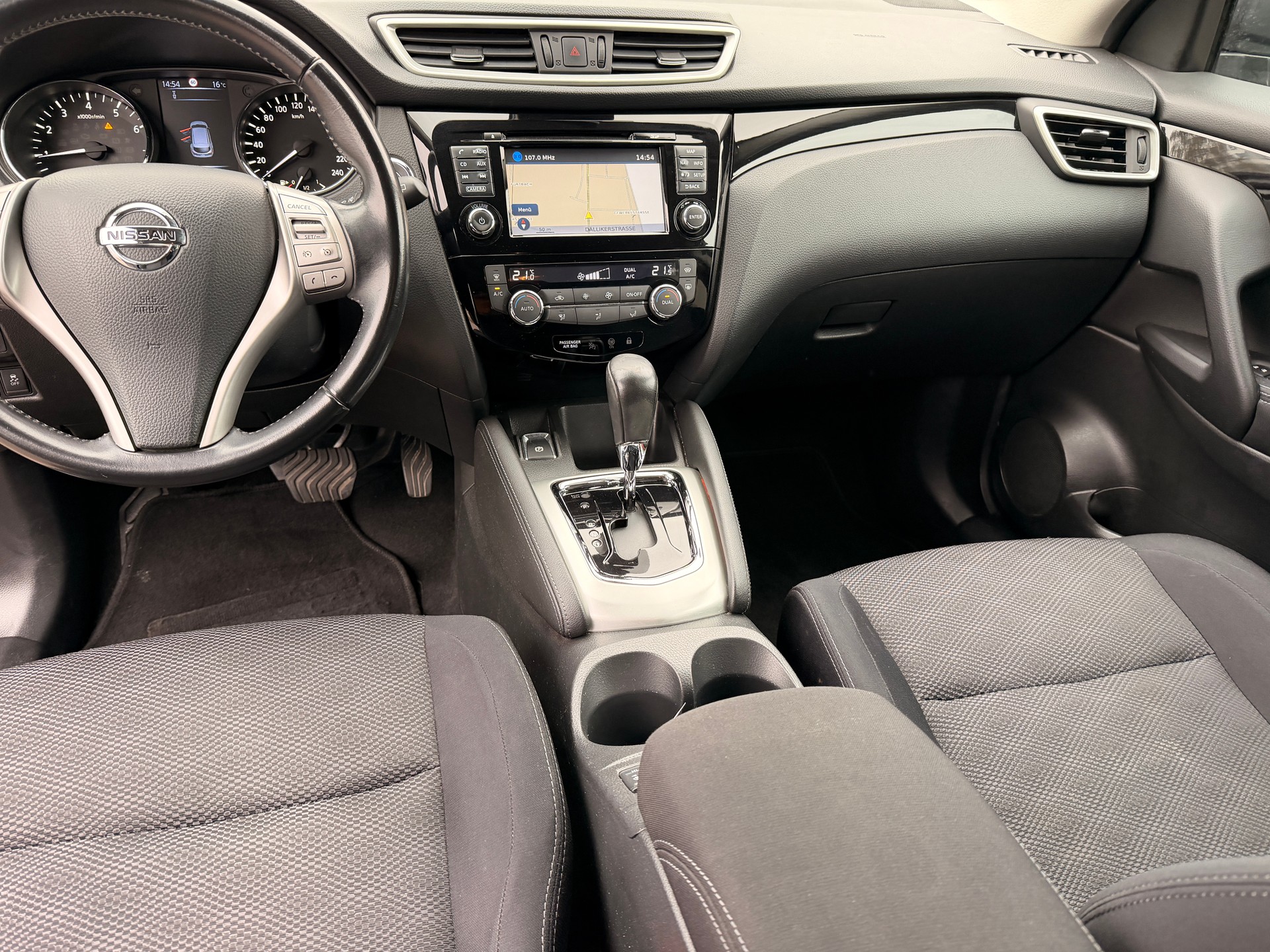 NISSAN Qashqai 1.2 DIG-T Swiss Edition Premium Xtronic-image-4