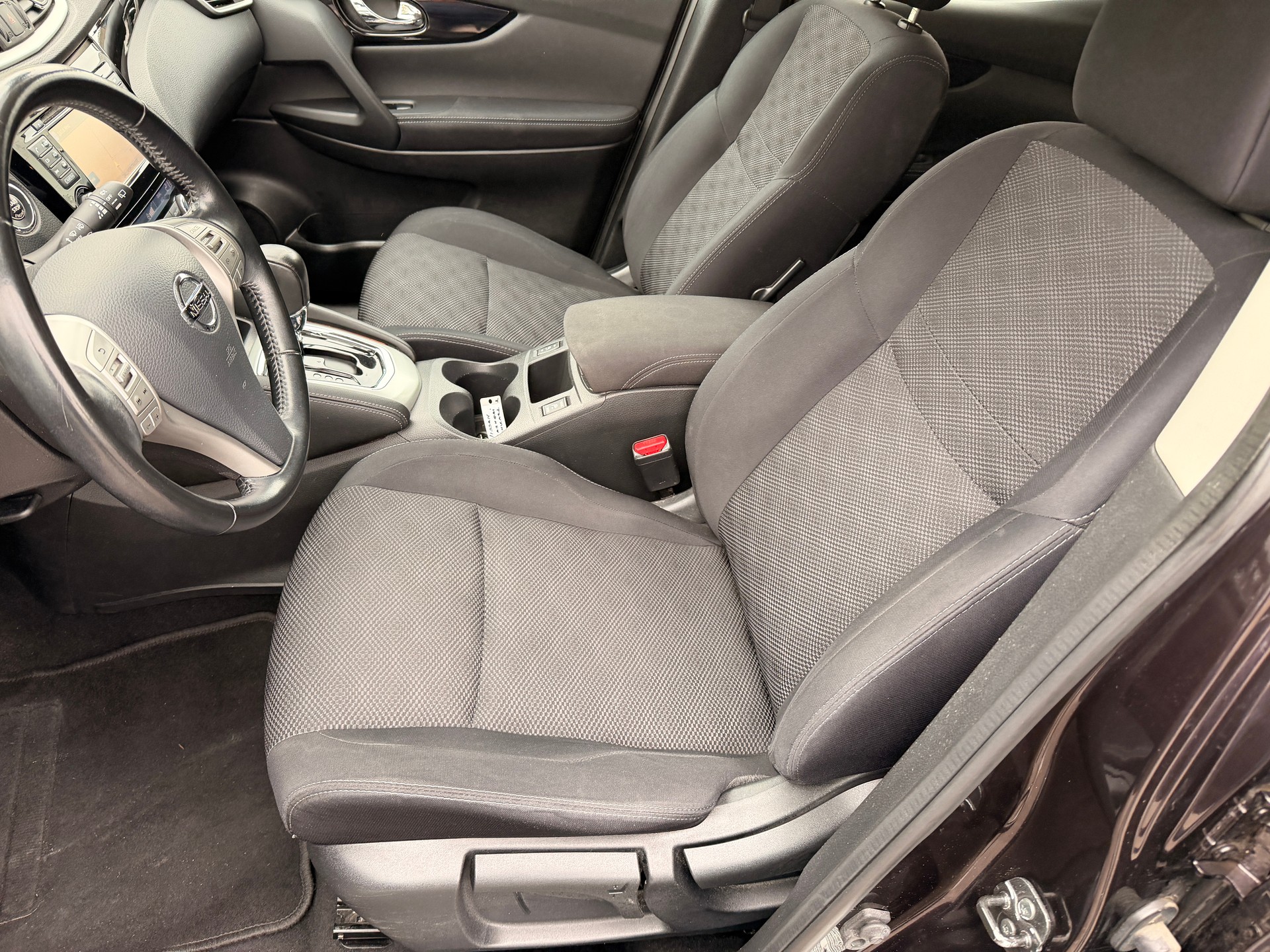 NISSAN Qashqai 1.2 DIG-T Swiss Edition Premium Xtronic-image-5