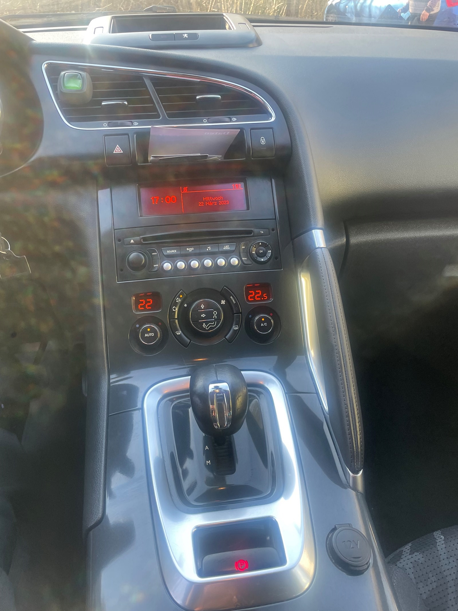 PEUGEOT 3008 HYbrid4 2.0 HDI EGS6-image-8