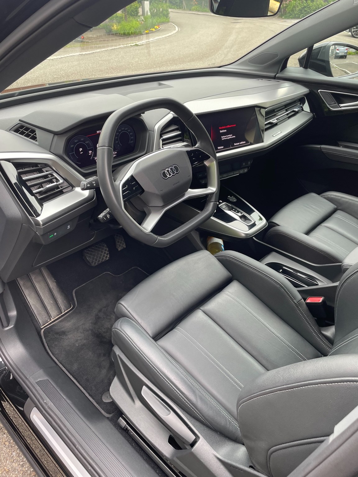 AUDI Q4 e-tron 50 quattro-image-2