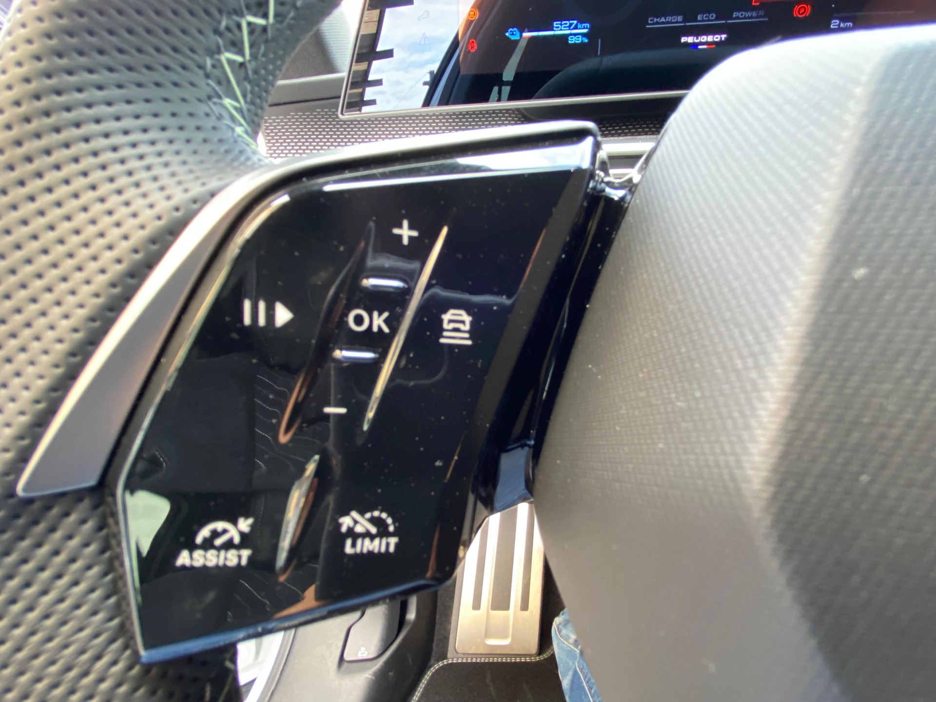 PEUGEOT 3008 e-GT-image-14
