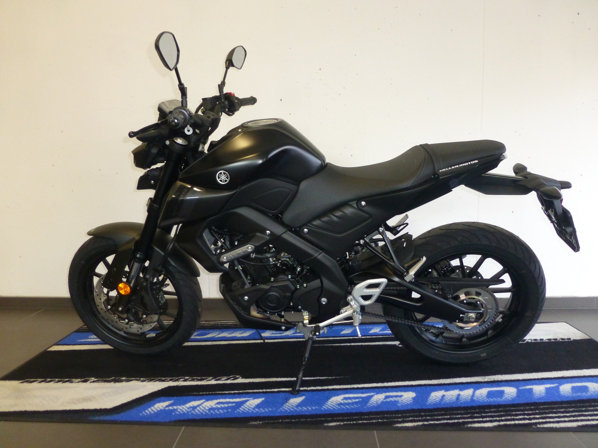 YAMAHA MT-125 ABS-showroom-element-2