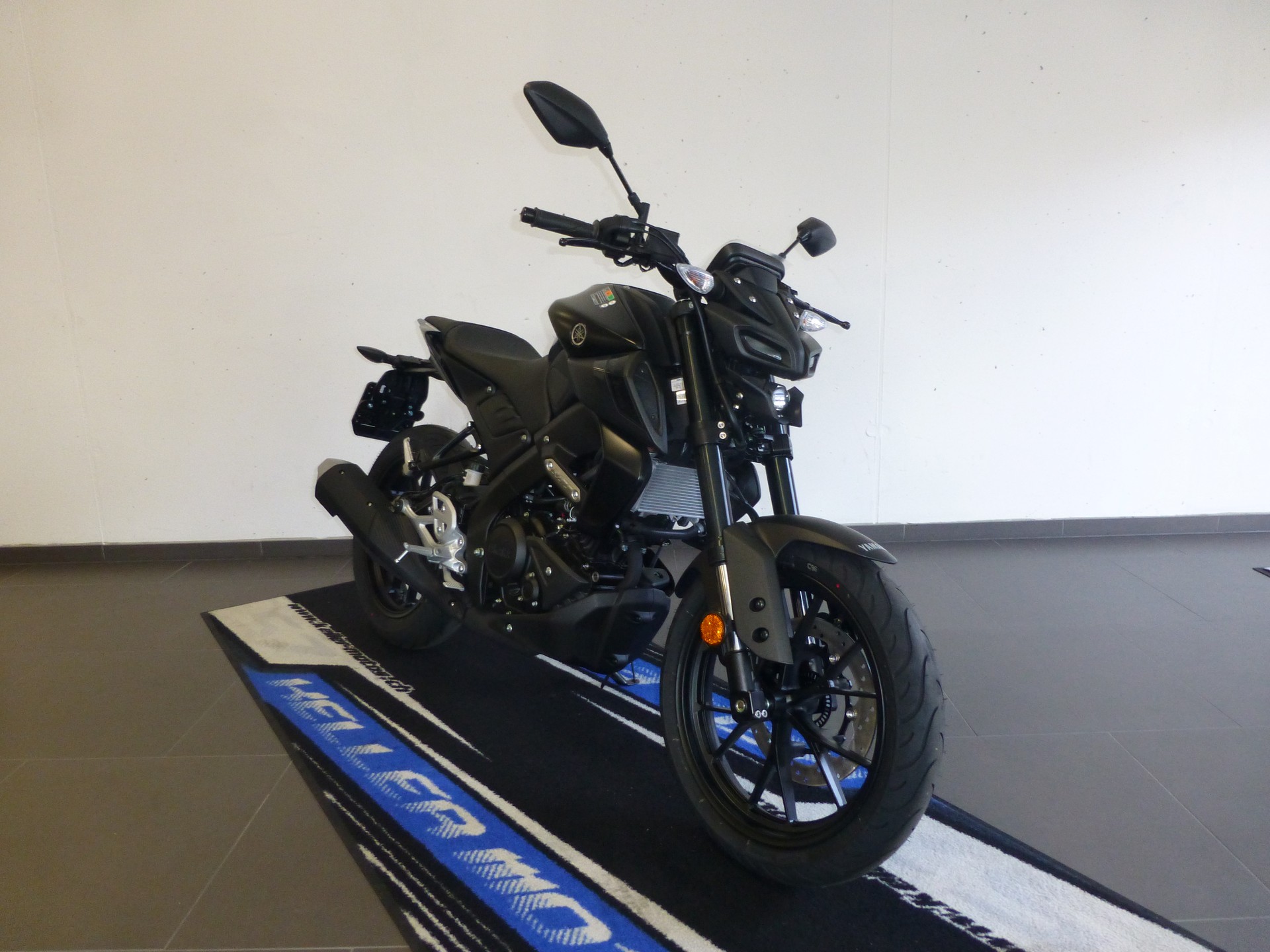 YAMAHA MT-125 ABS-showroom-element-3