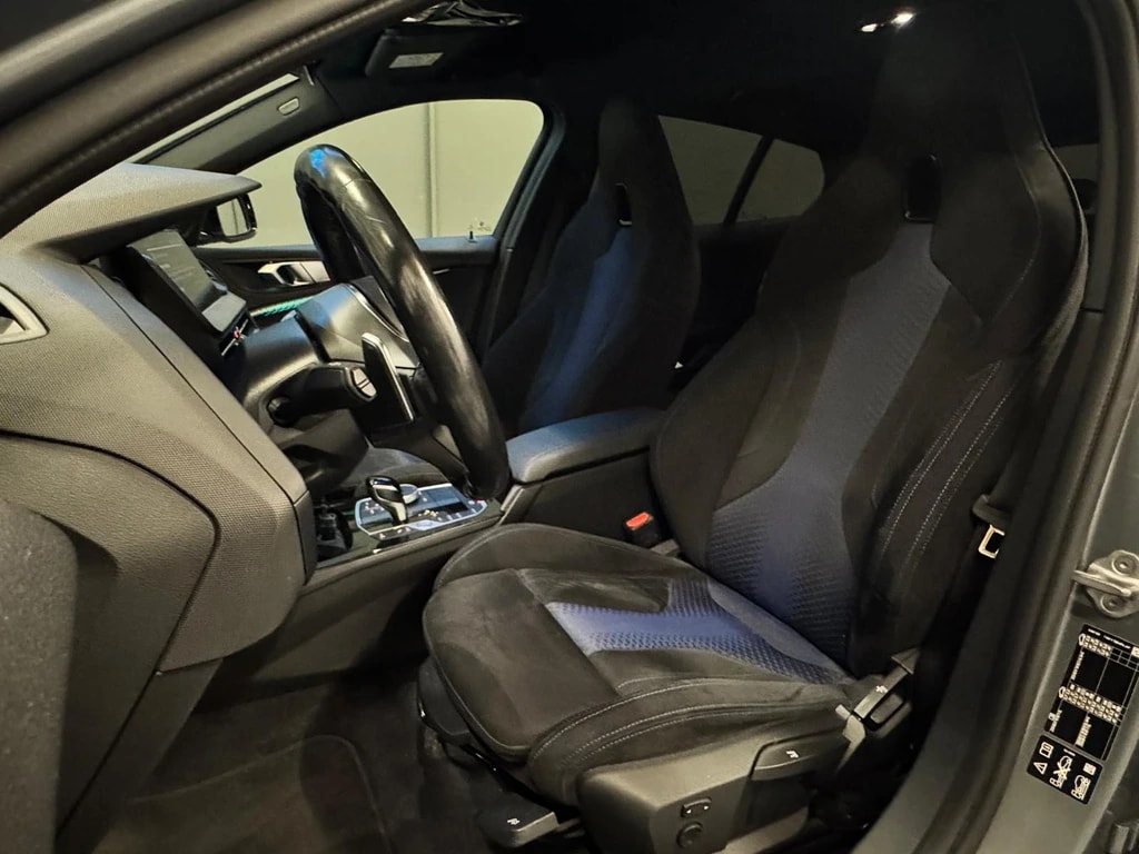 BMW M135i xDrive Steptronic-image-7