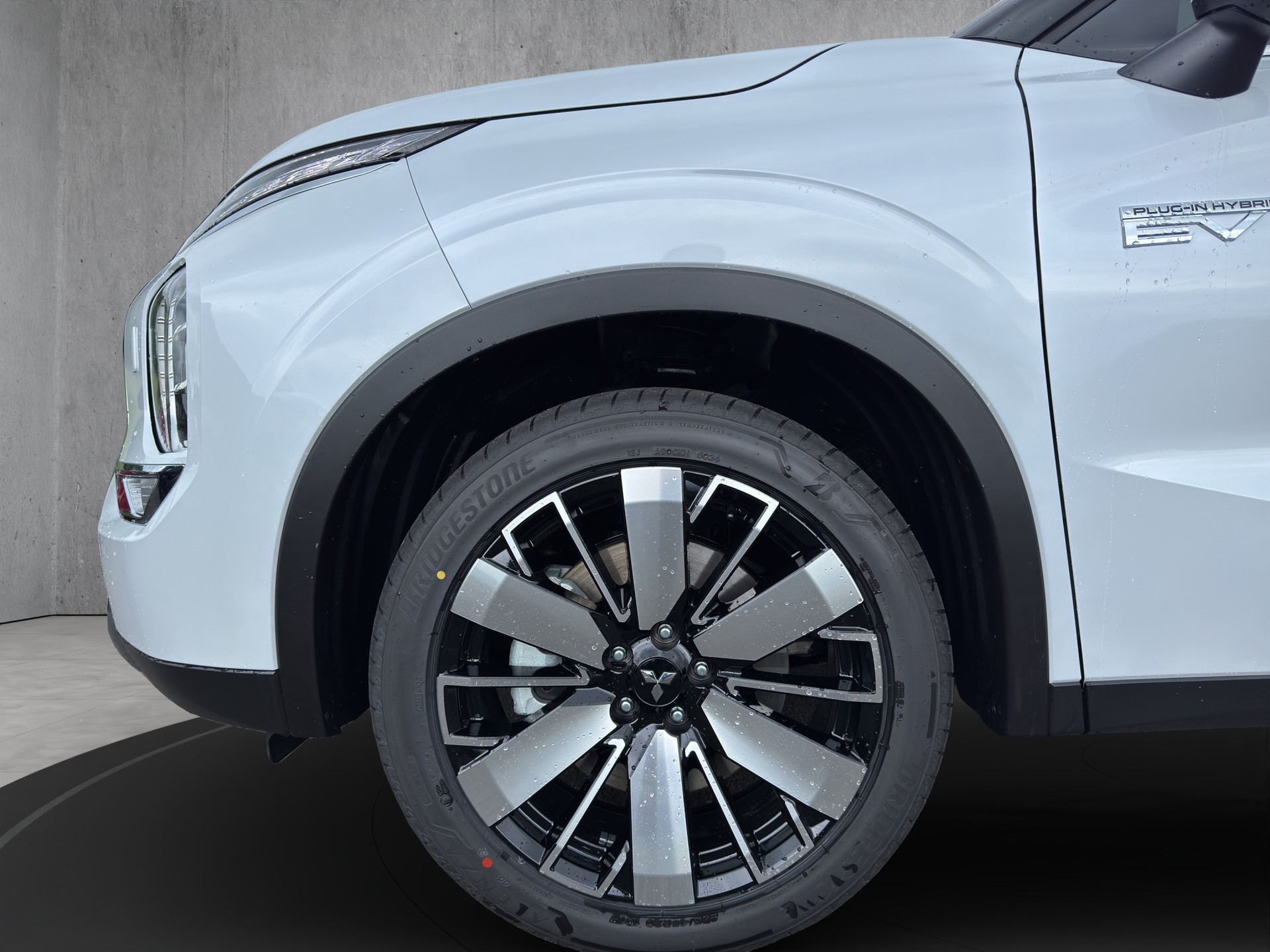 MITSUBISHI OUTLANDER 2.4 PHEV Intense 4x4-image-13