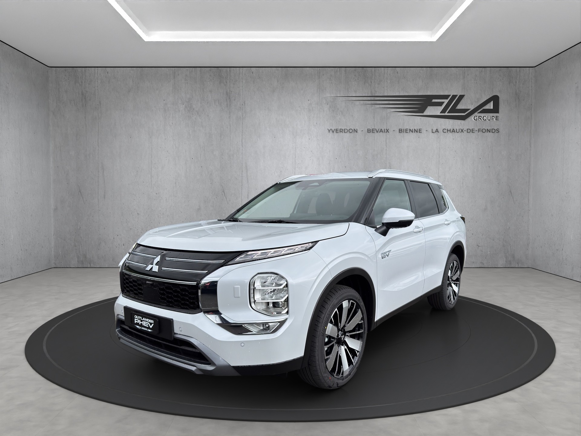 MITSUBISHI OUTLANDER 2.4 PHEV Intense 4x4-image-0