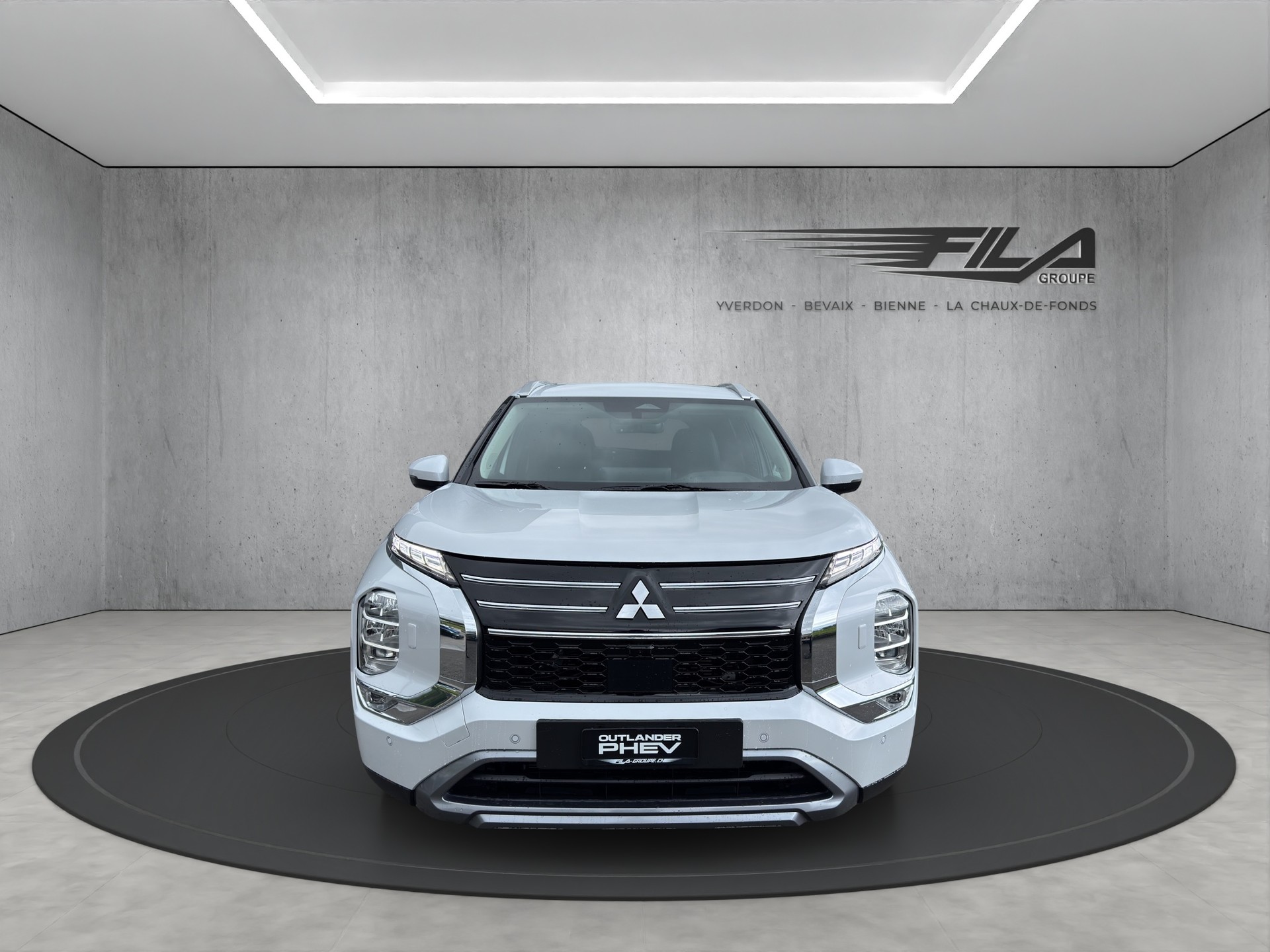 MITSUBISHI OUTLANDER 2.4 PHEV Intense 4x4-image-1