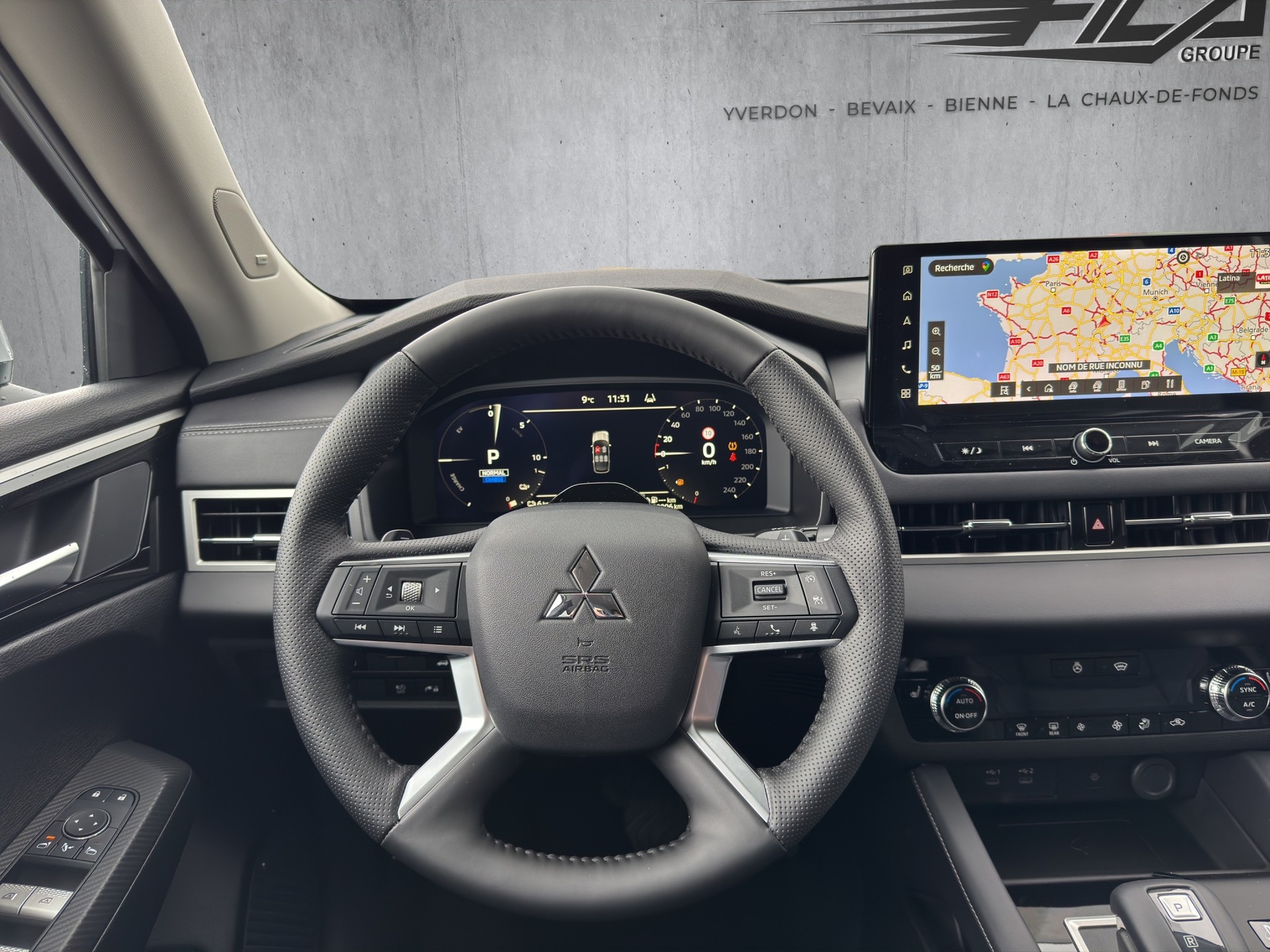 MITSUBISHI OUTLANDER 2.4 PHEV Intense 4x4-image-7