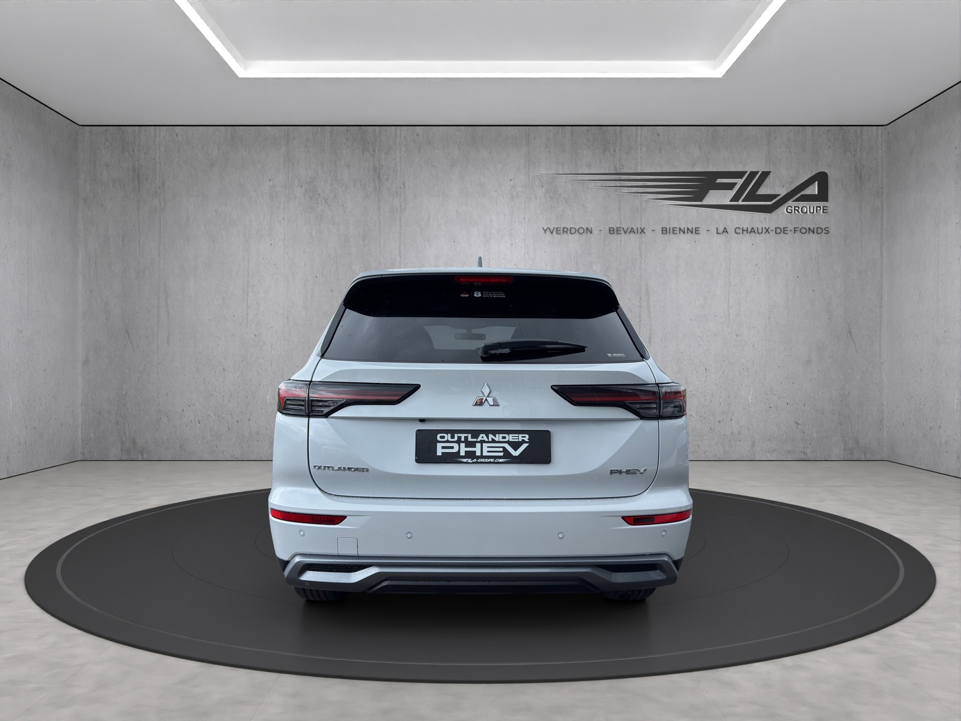 MITSUBISHI OUTLANDER 2.4 PHEV Intense 4x4-image-3