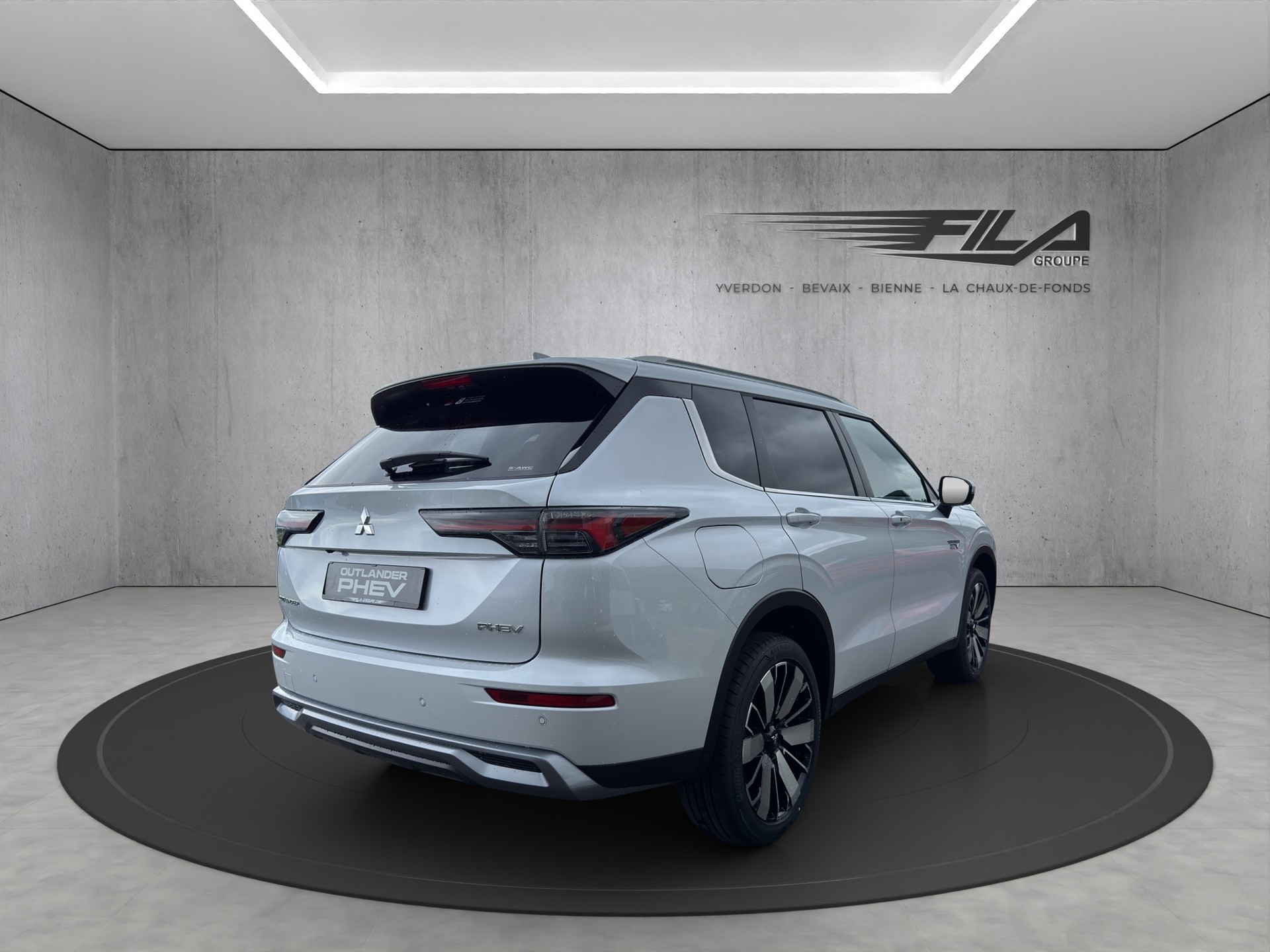 MITSUBISHI OUTLANDER 2.4 PHEV Intense 4x4-image-4