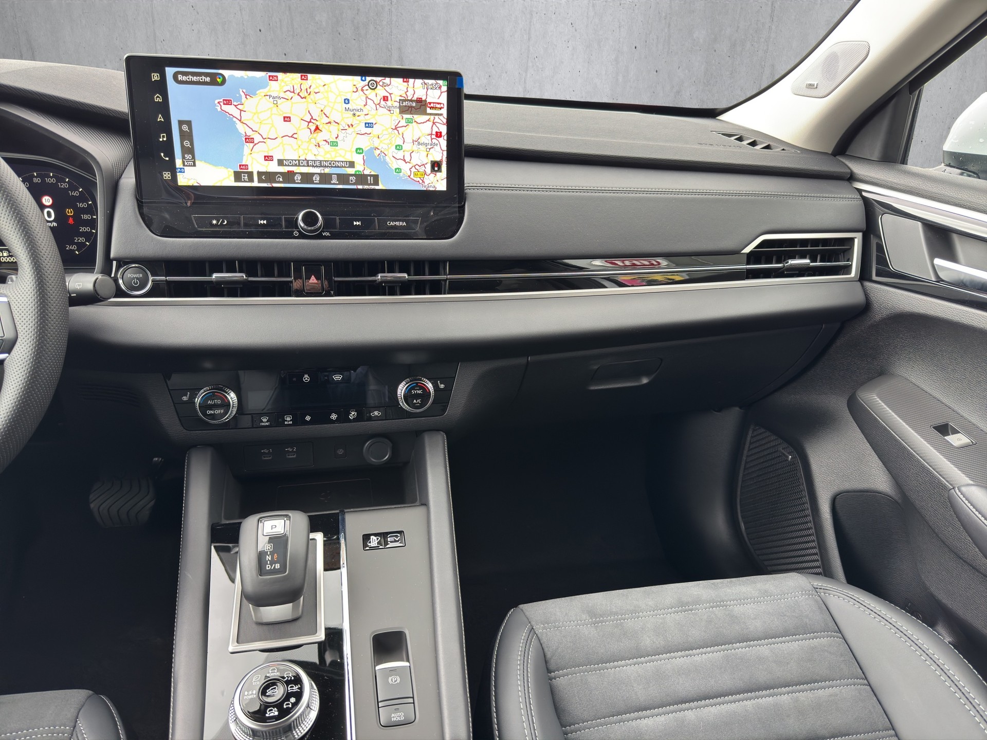 MITSUBISHI OUTLANDER 2.4 PHEV Intense 4x4-image-9