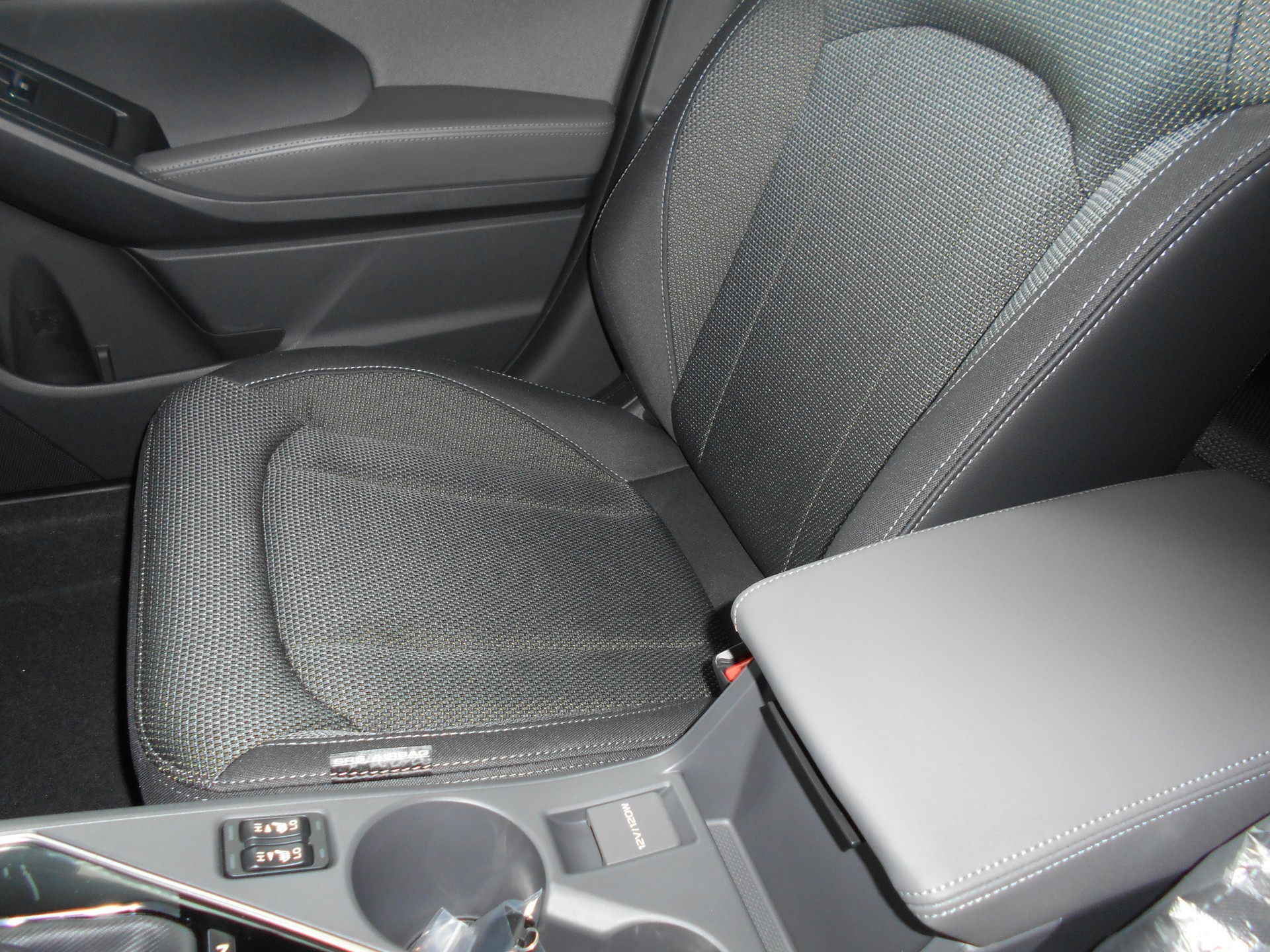 SUBARU Crosstrek 2.0 e-Boxer Passion 4X4 Lineartronic-image-11