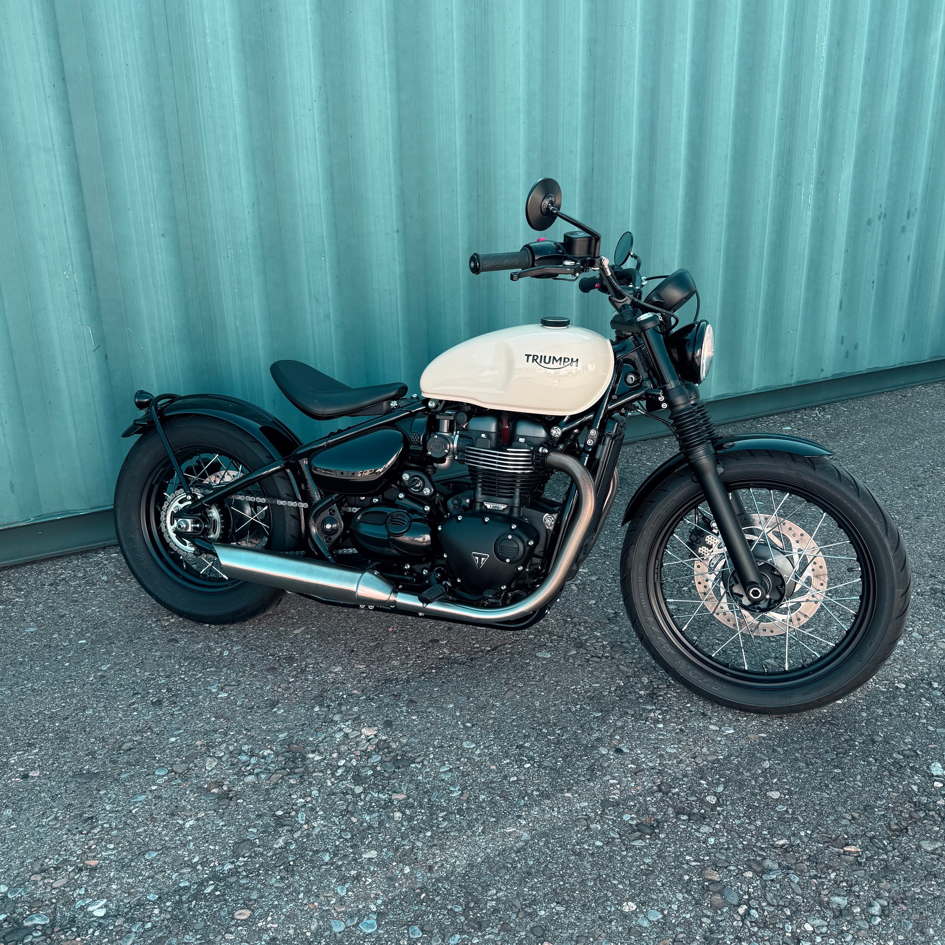 TRIUMPH Bonneville 1200 Bobber ABS-showroom-element-3