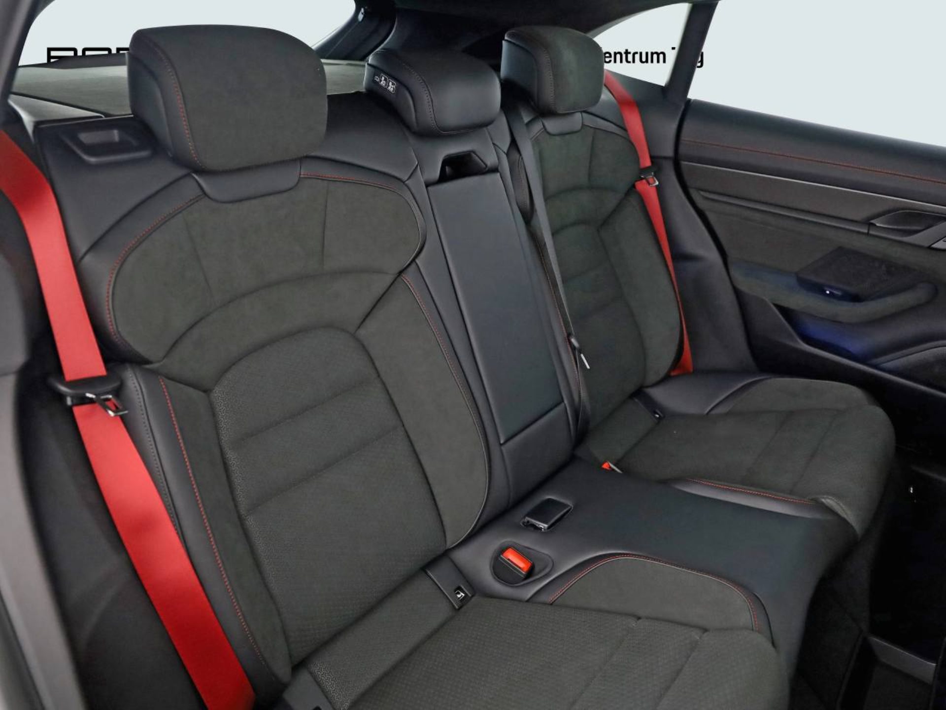 PORSCHE Taycan GTS Sport Turismo-image-10