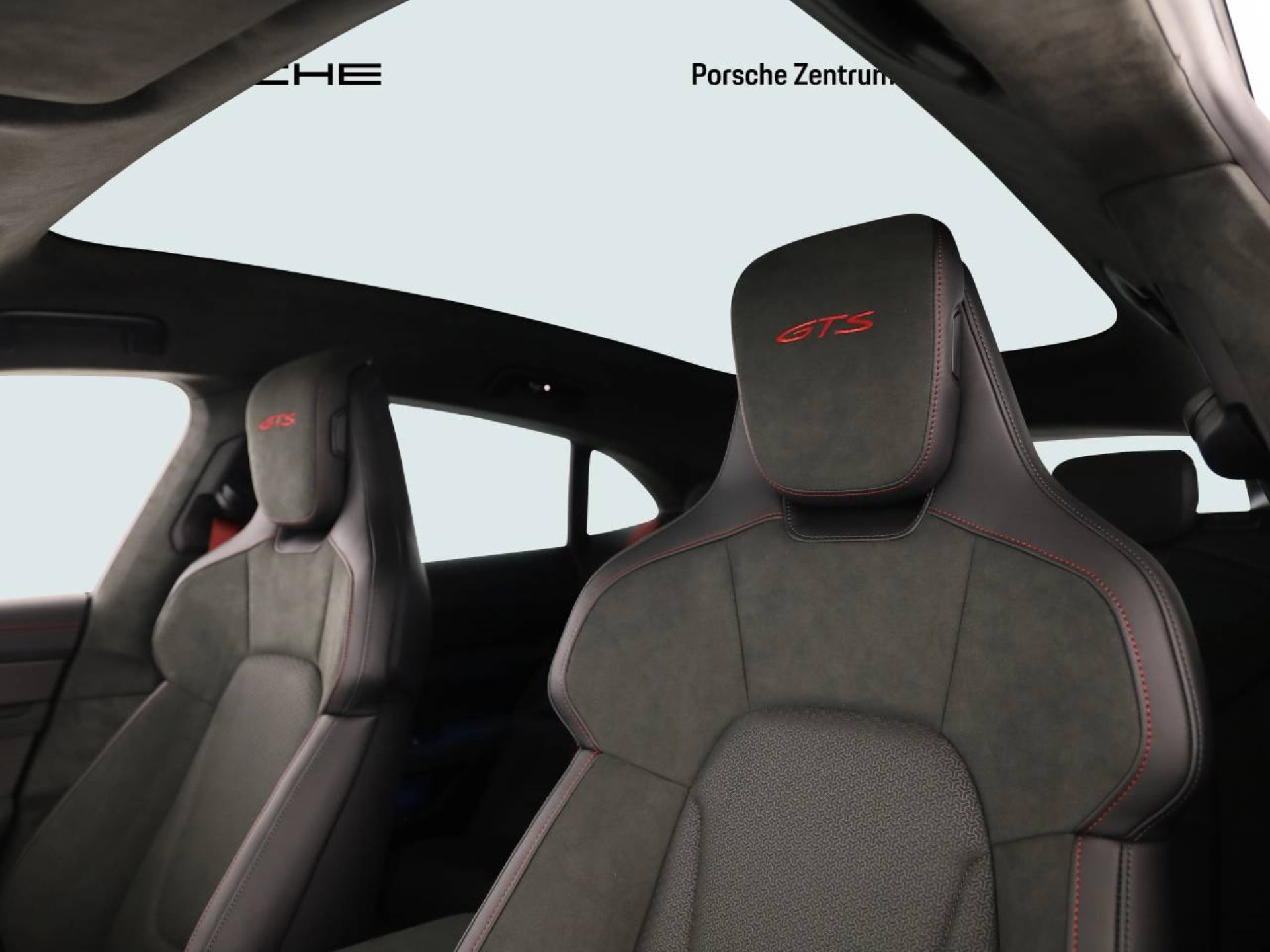 PORSCHE Taycan GTS Sport Turismo-image-11
