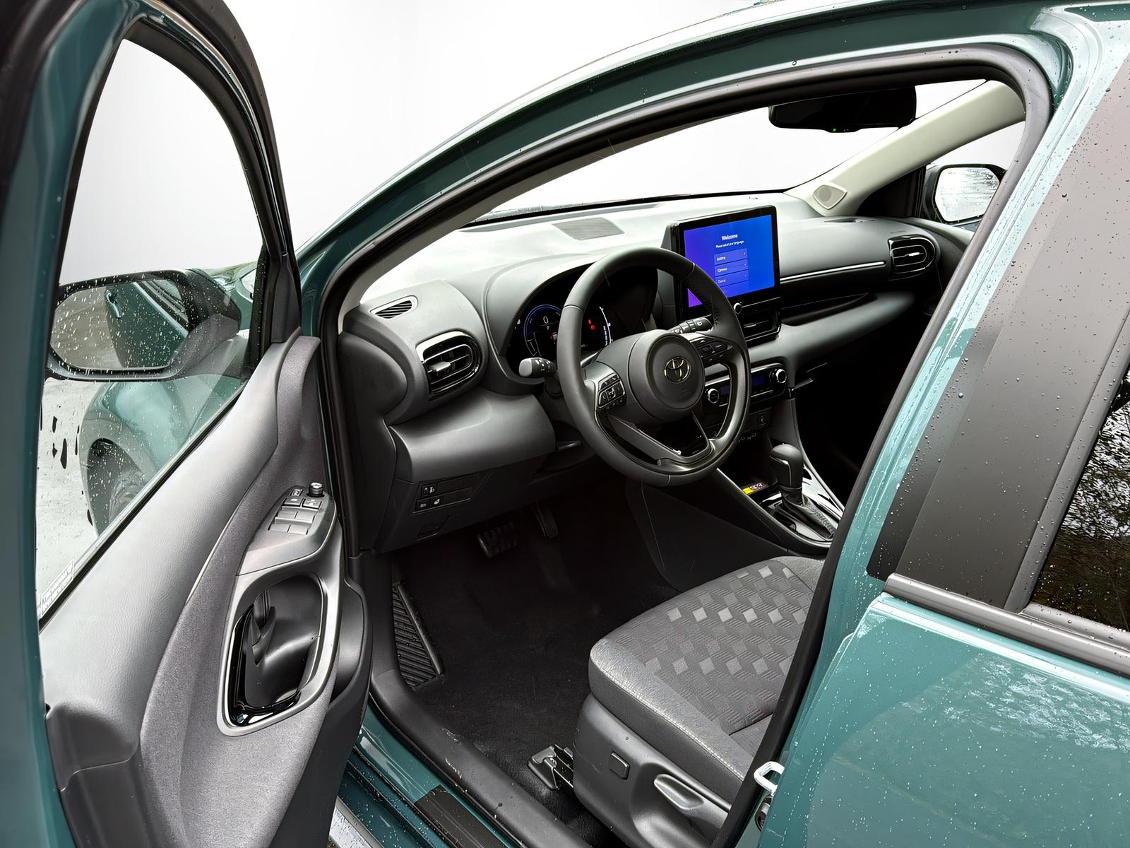 TOYOTA Yaris 1.5 VVT-i HSD Trend-image-8